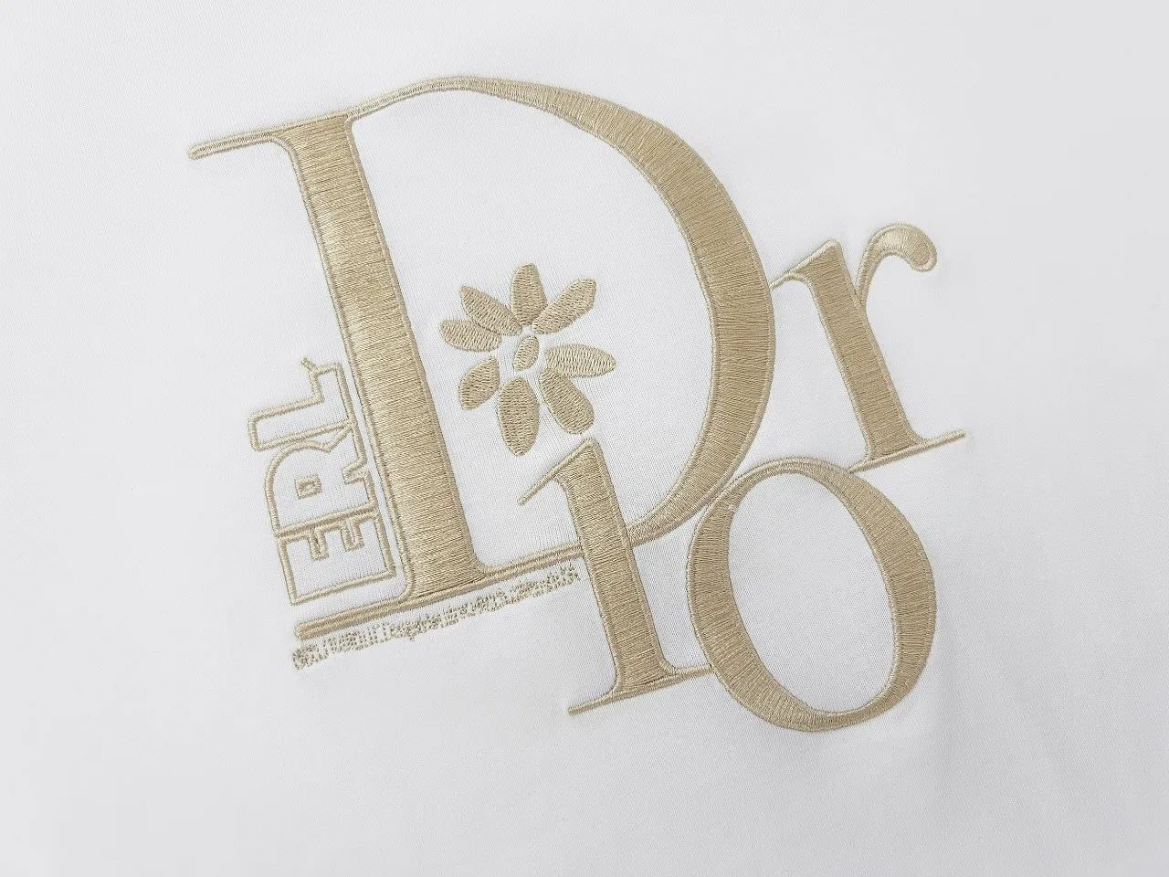 【2026】【DIOR  公式旗艦店】ディオール  Tシャツ ご好評に付き再入荷！