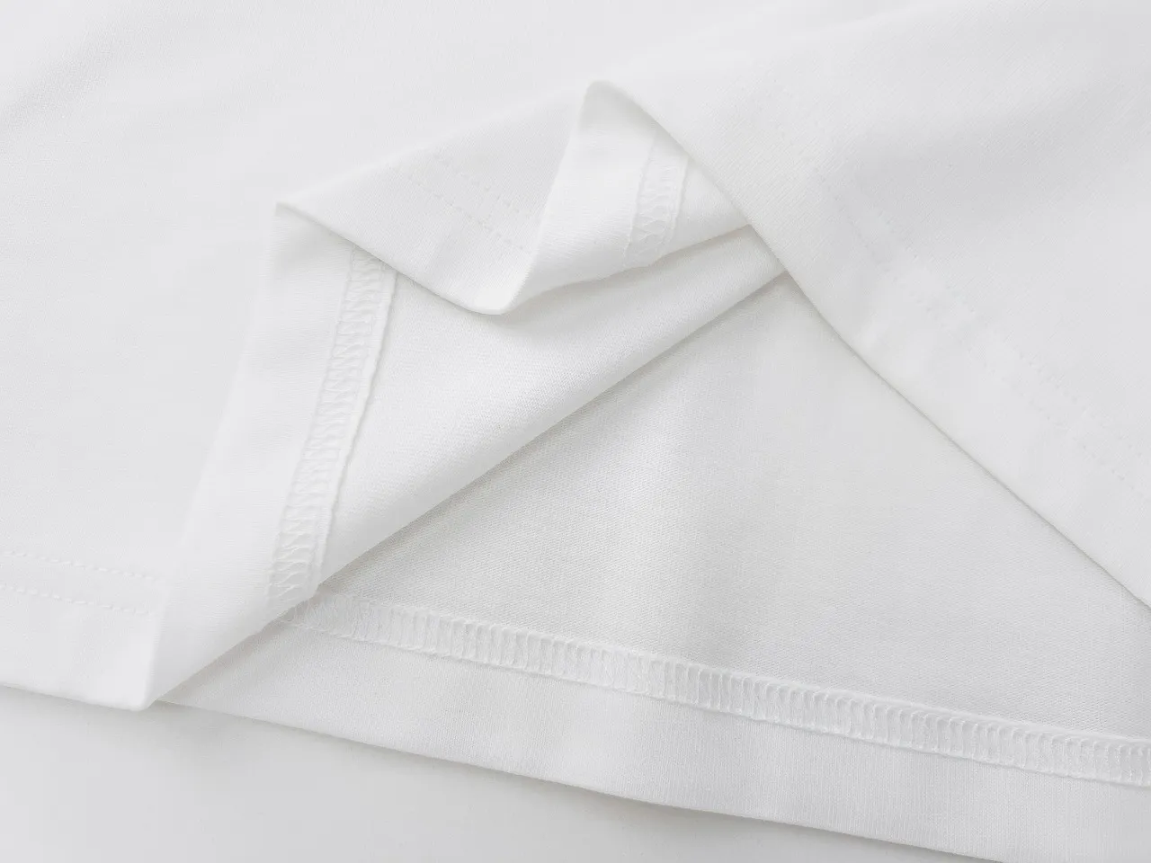【2026】【DIOR  公式旗艦店】ディオール  Tシャツ ご好評に付き再入荷！