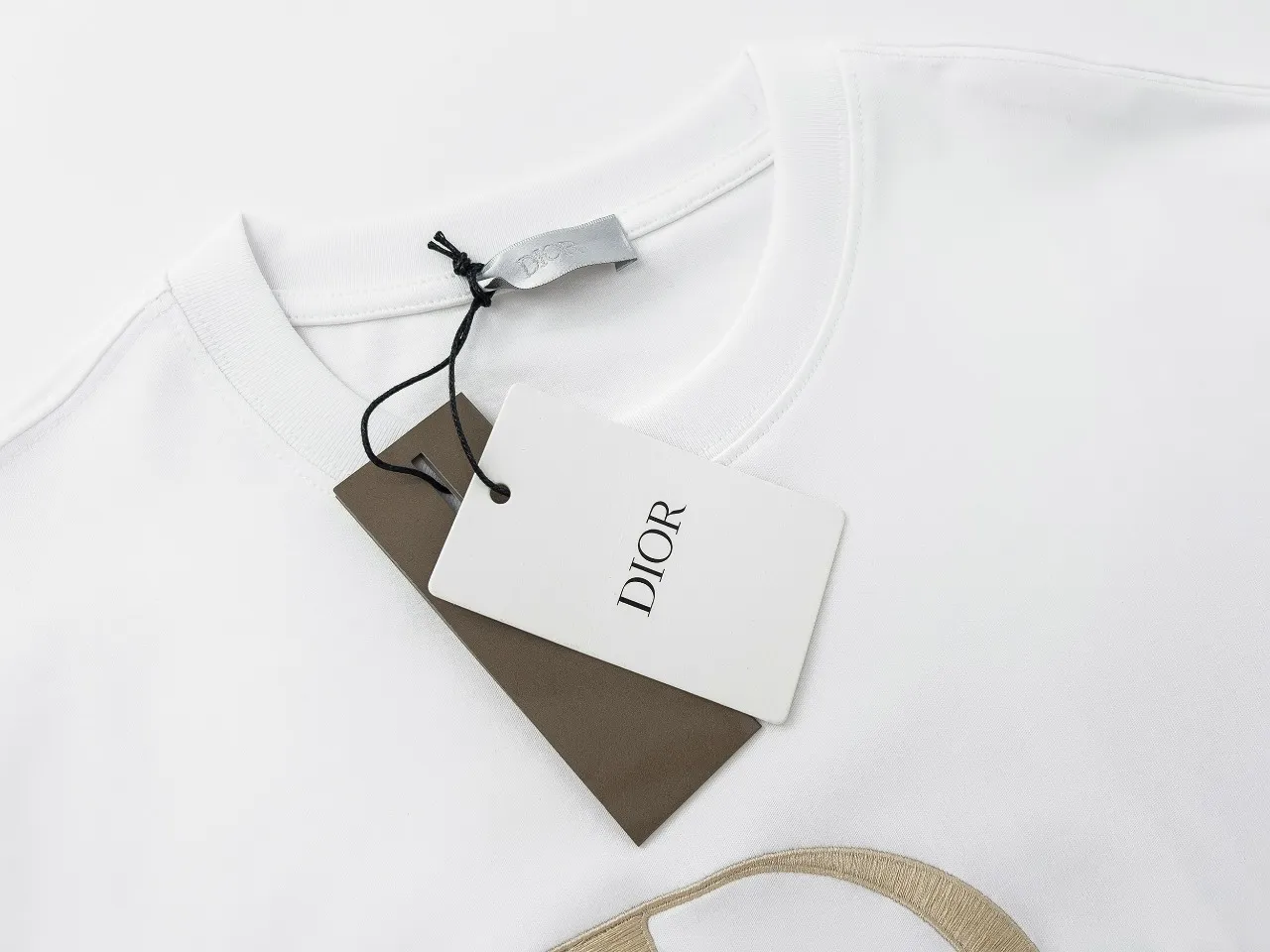 【2026】【DIOR  公式旗艦店】ディオール  Tシャツ ご好評に付き再入荷！