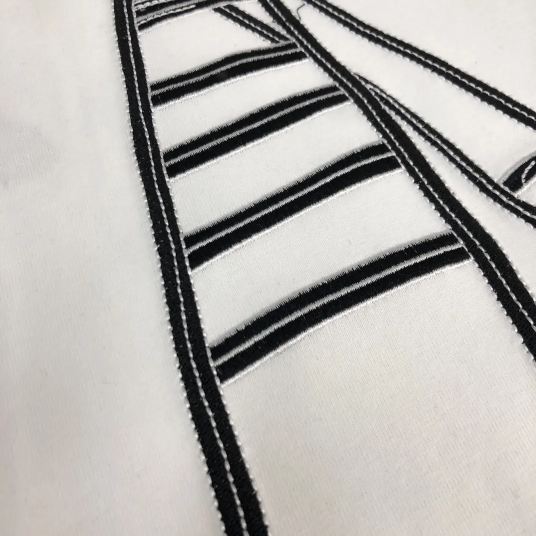 【2026】【LOUIS VUITTON 公式旗艦店】ルイヴィトン  Tシャツ   ご好評に付き再入荷！