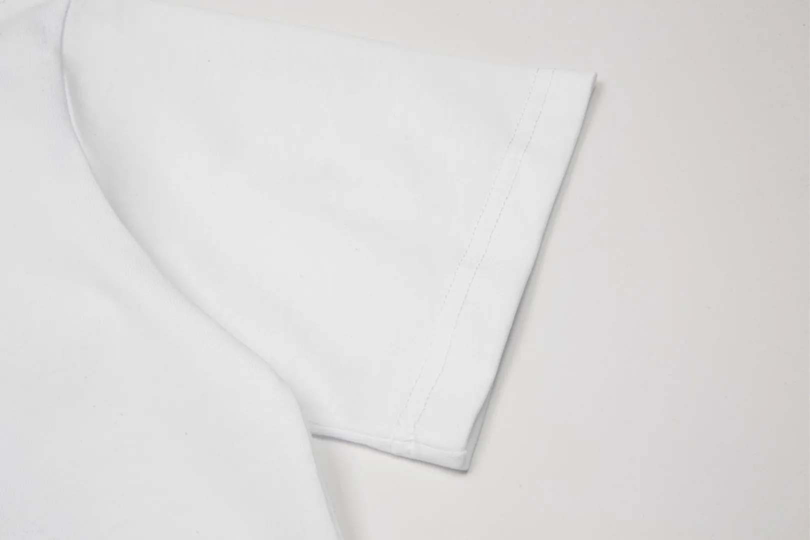 【GUCCI 公式旗艦店】クッチ   Tシャツ ご好評に付き再入荷！ 250214
