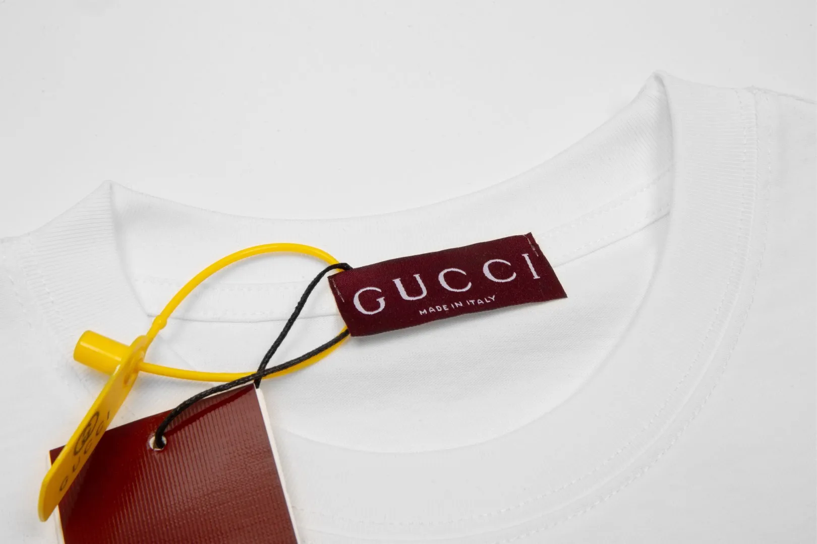 【GUCCI 公式旗艦店】クッチ   Tシャツ ご好評に付き再入荷！ 250214