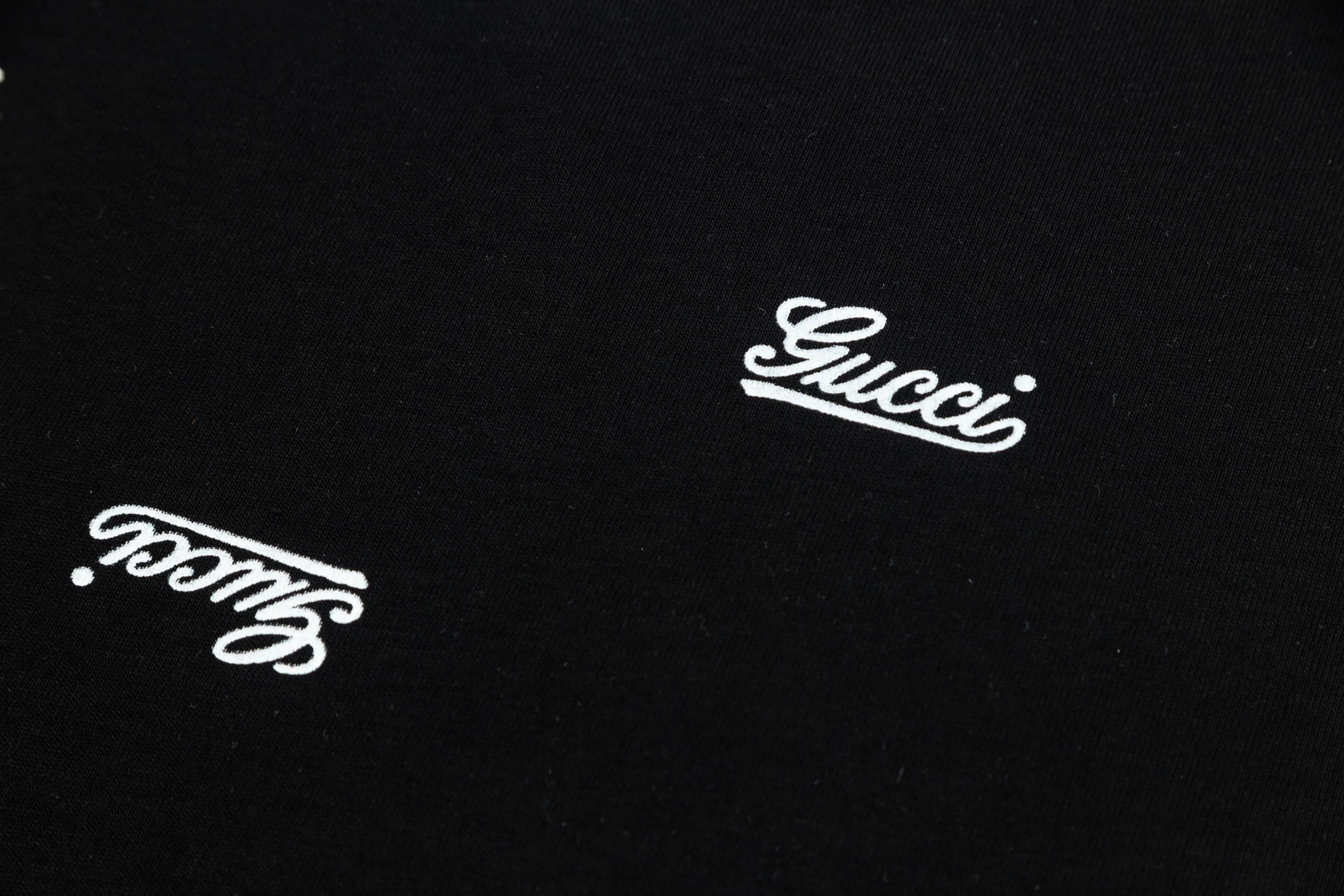 【GUCCI 公式旗艦店】クッチ   Tシャツ ご好評に付き再入荷！ 250214