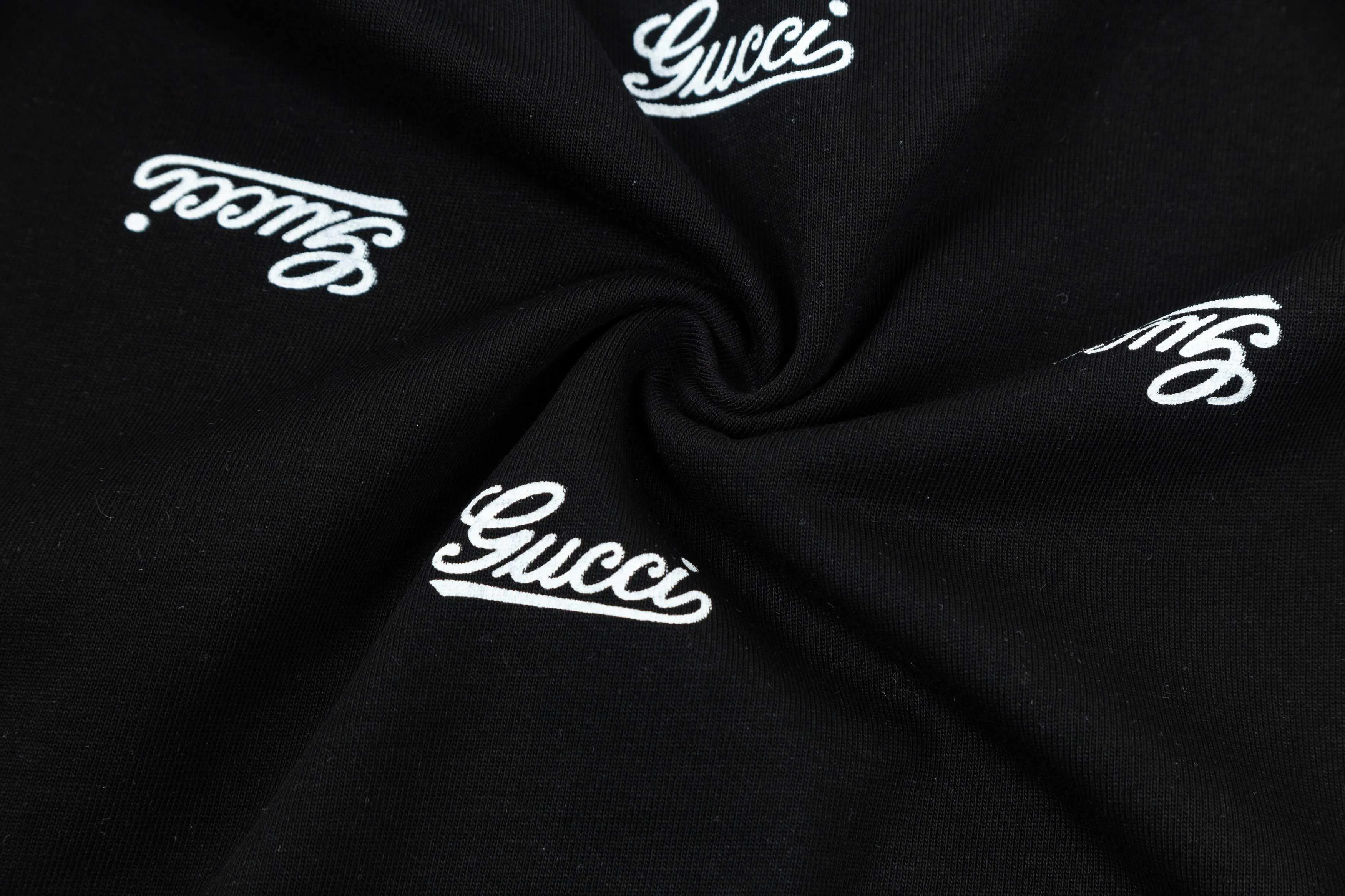 【GUCCI 公式旗艦店】クッチ   Tシャツ ご好評に付き再入荷！ 250214