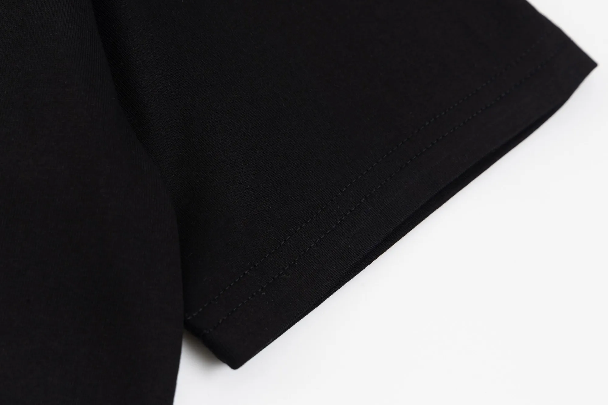 【GUCCI 公式旗艦店】クッチ   Tシャツ ご好評に付き再入荷！ 250214