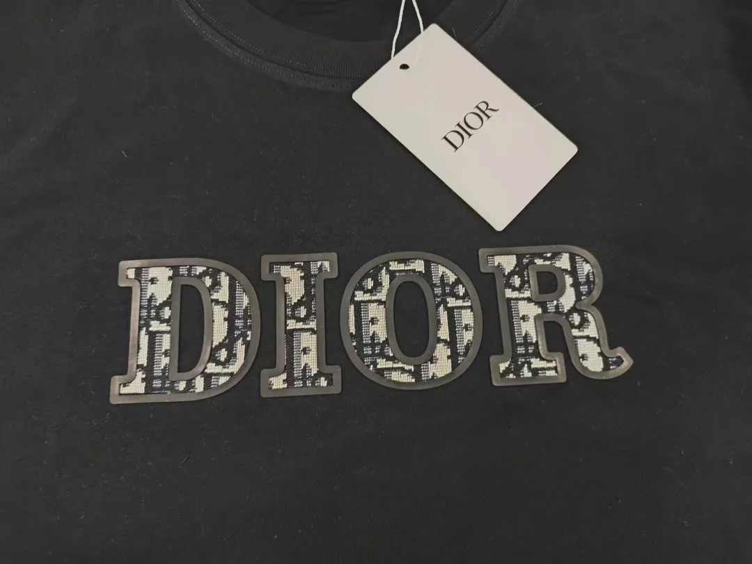 【DIOR 公式旗艦店】ディオール   Tシャツ ご好評に付き再入荷 250210