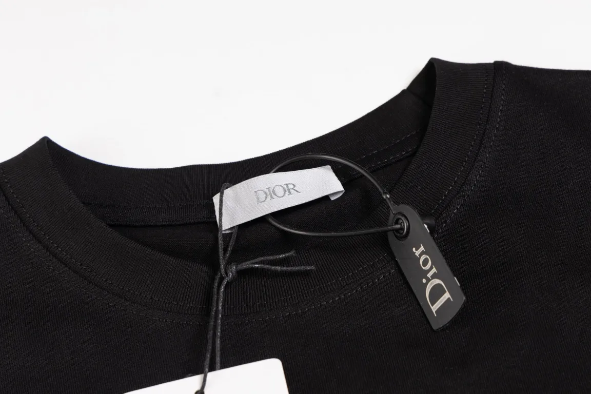 【DIOR 公式旗艦店】ディオール   Tシャツ ご好評に付き再入荷 250210