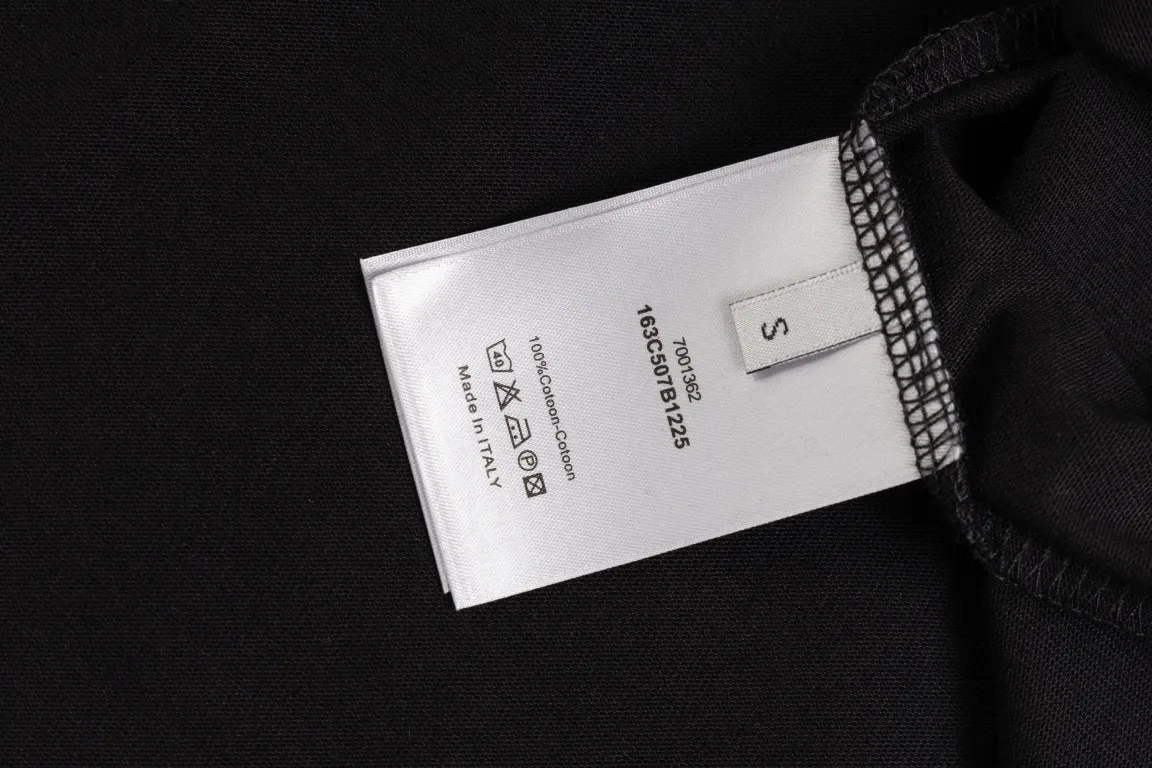 【DIOR 公式旗艦店】ディオール   Tシャツ ご好評に付き再入荷 250210