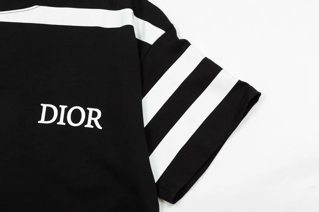 【DIOR 公式旗艦店】ディオール   Tシャツ ご好評に付き再入荷 250210