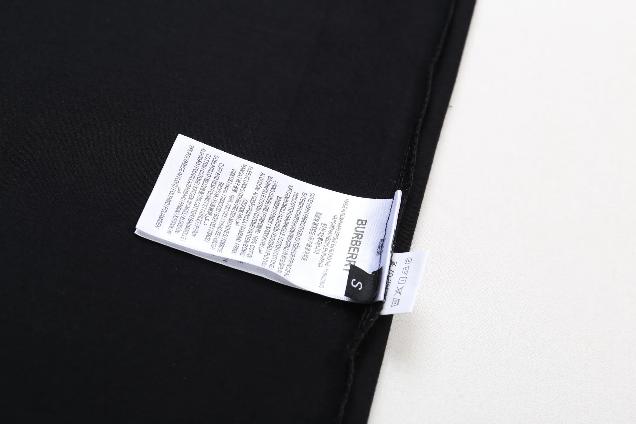 【BURBERRY  公式旗艦店】バーバリー  Tシャツ ご好評に付き再入荷 250211