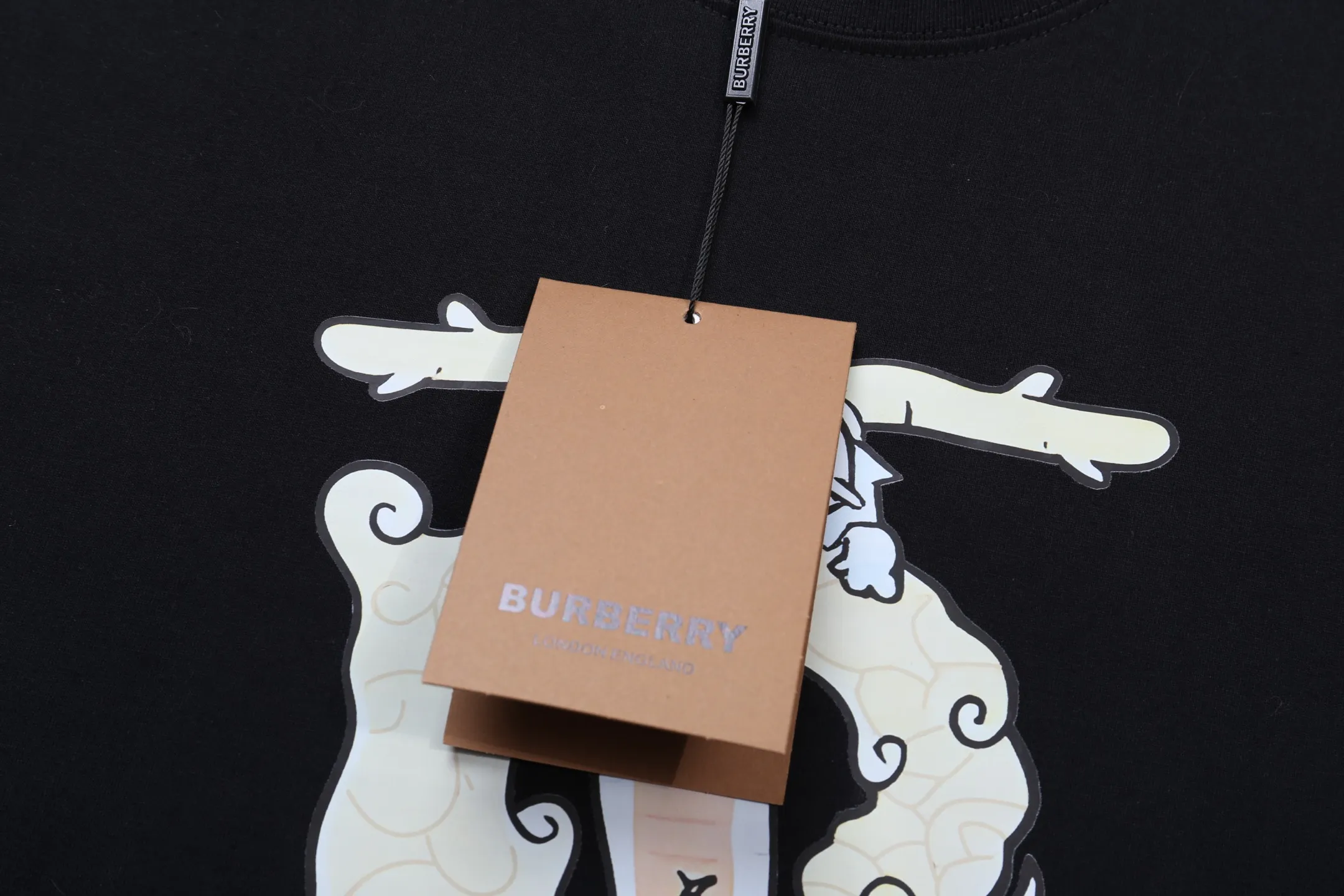 【BURBERRY  公式旗艦店】バーバリー  Tシャツ ご好評に付き再入荷 250211
