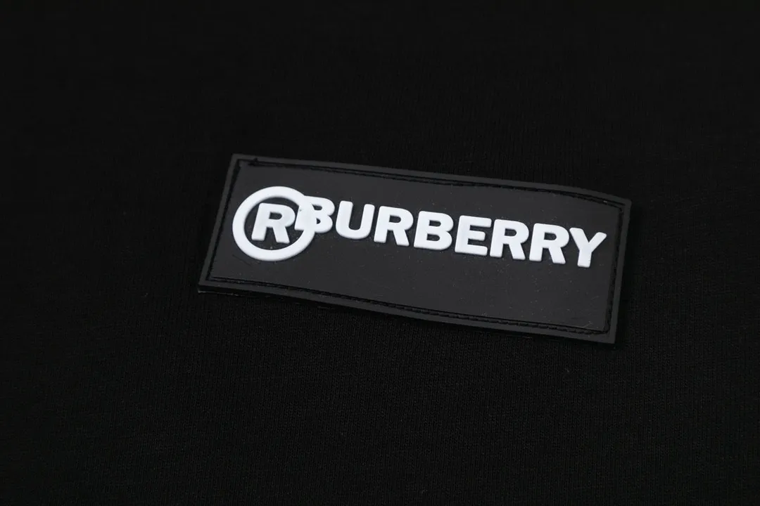 【BURBERRY  公式旗艦店】バーバリー  Tシャツ ご好評に付き再入荷 250211