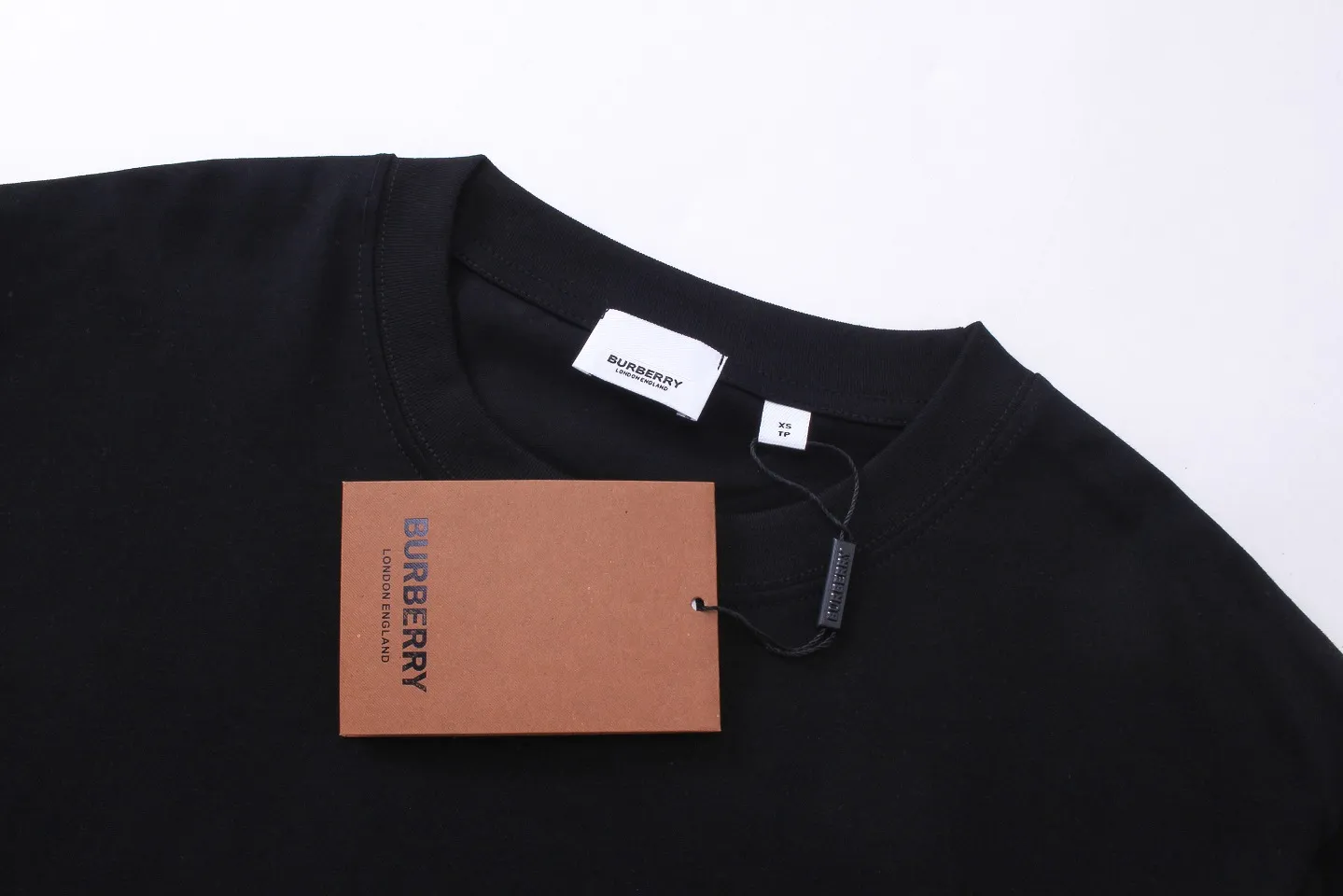 【BURBERRY  公式旗艦店】バーバリー  Tシャツ ご好評に付き再入荷 250211