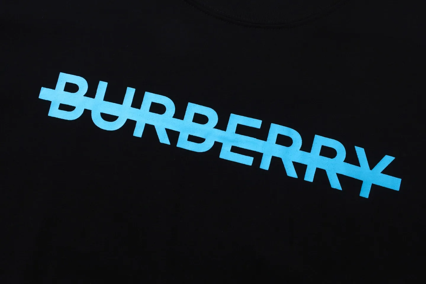 【BURBERRY  公式旗艦店】バーバリー  Tシャツ ご好評に付き再入荷 250211