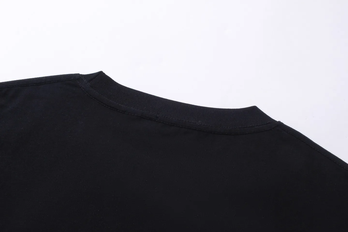 【BURBERRY  公式旗艦店】バーバリー  Tシャツ ご好評に付き再入荷 250211