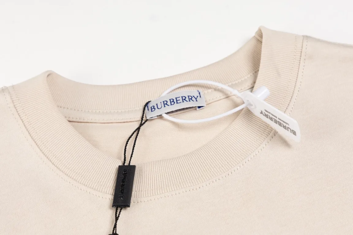 【BURBERRY  公式旗艦店】バーバリー  Tシャツ ご好評に付き再入荷 250211