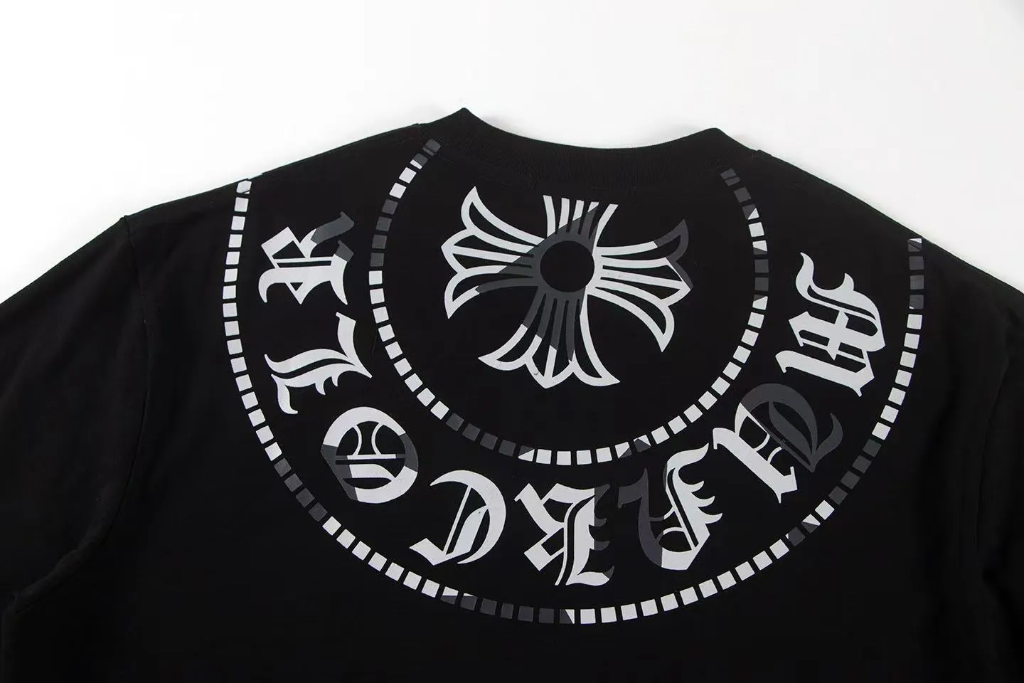 【CHROME HEARTS  公式旗艦店】クロムハーツ    Tシャツご好評に付き再入荷！250212