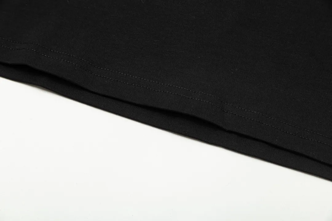 【PRADA 公式旗艦店】プラダ    Tシャツご好評に付き再入荷！ 250213