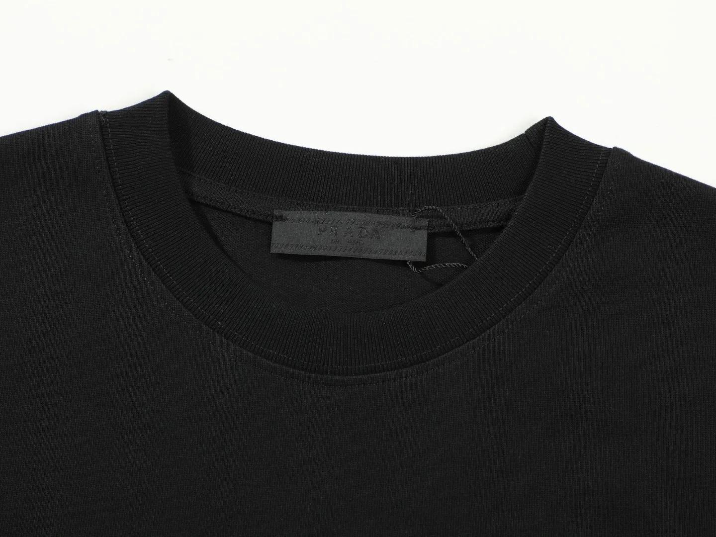 【PRADA  公式旗艦店】プラダ  Tシャツ ご好評に付き再入荷！250213