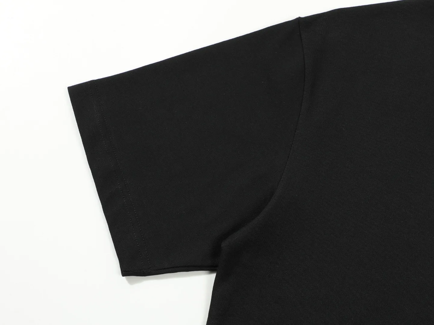【PRADA  公式旗艦店】プラダ  Tシャツ ご好評に付き再入荷！250213