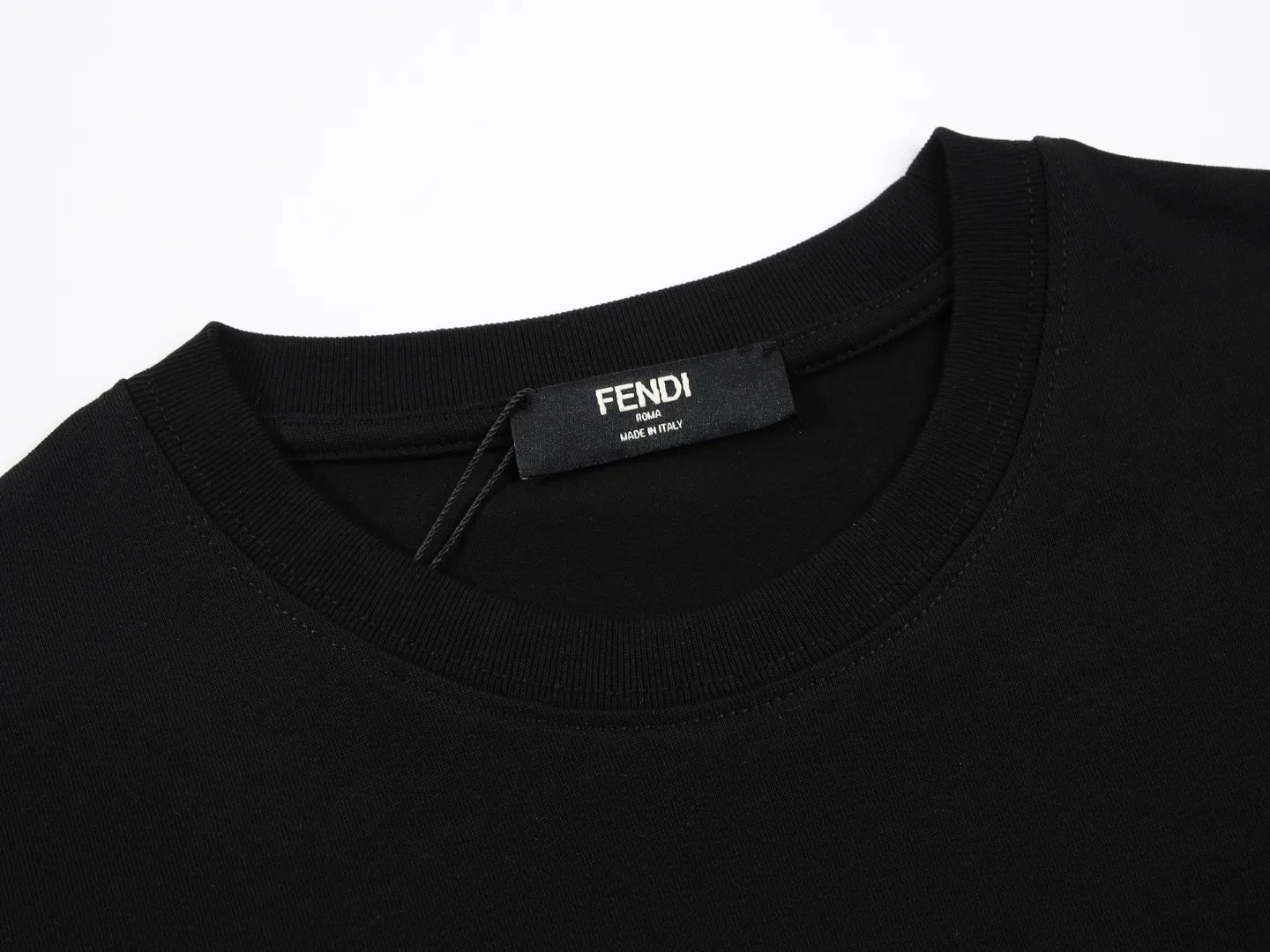【FENDI公式旗艦店】フェンディ  Tシャツ ご好評に付き再入荷！ 250214