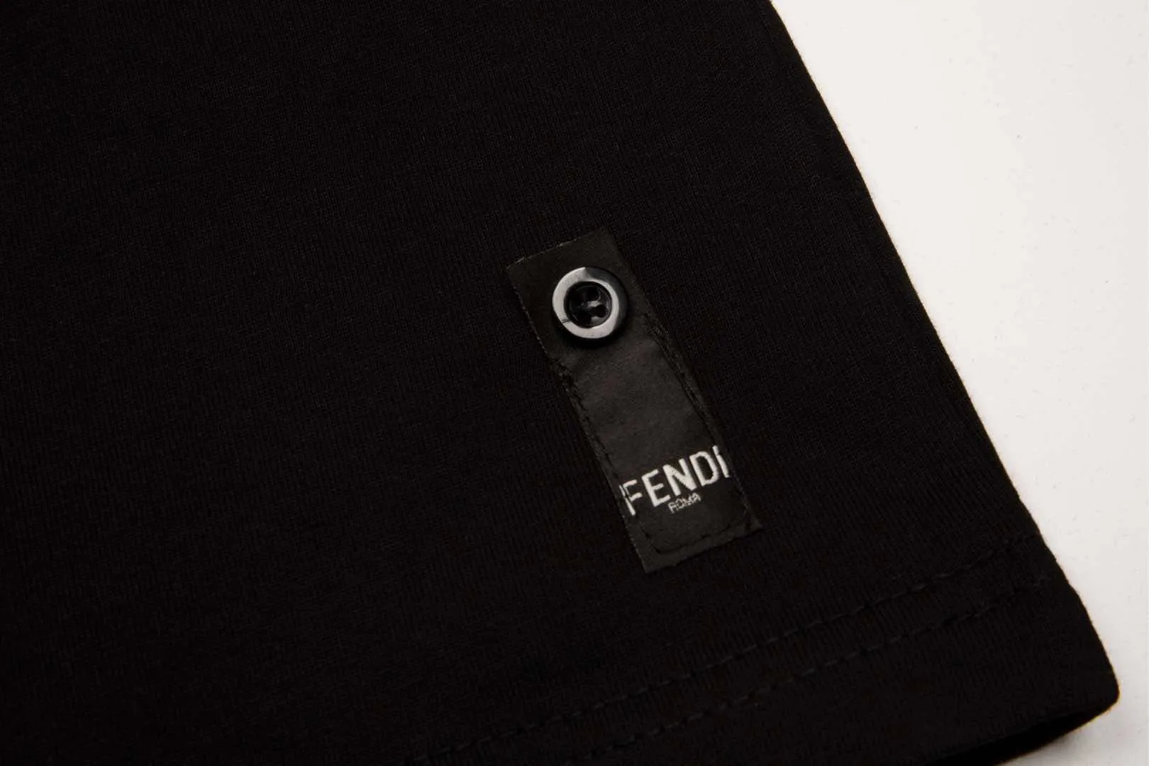 【FENDI公式旗艦店】フェンディ  Tシャツ ご好評に付き再入荷！ 250214