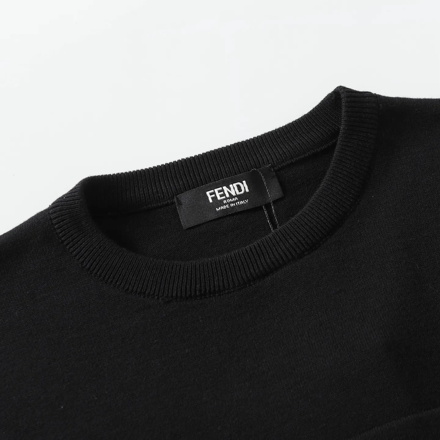 【FENDI公式旗艦店】フェンディ  Tシャツ ご好評に付き再入荷！ 250214