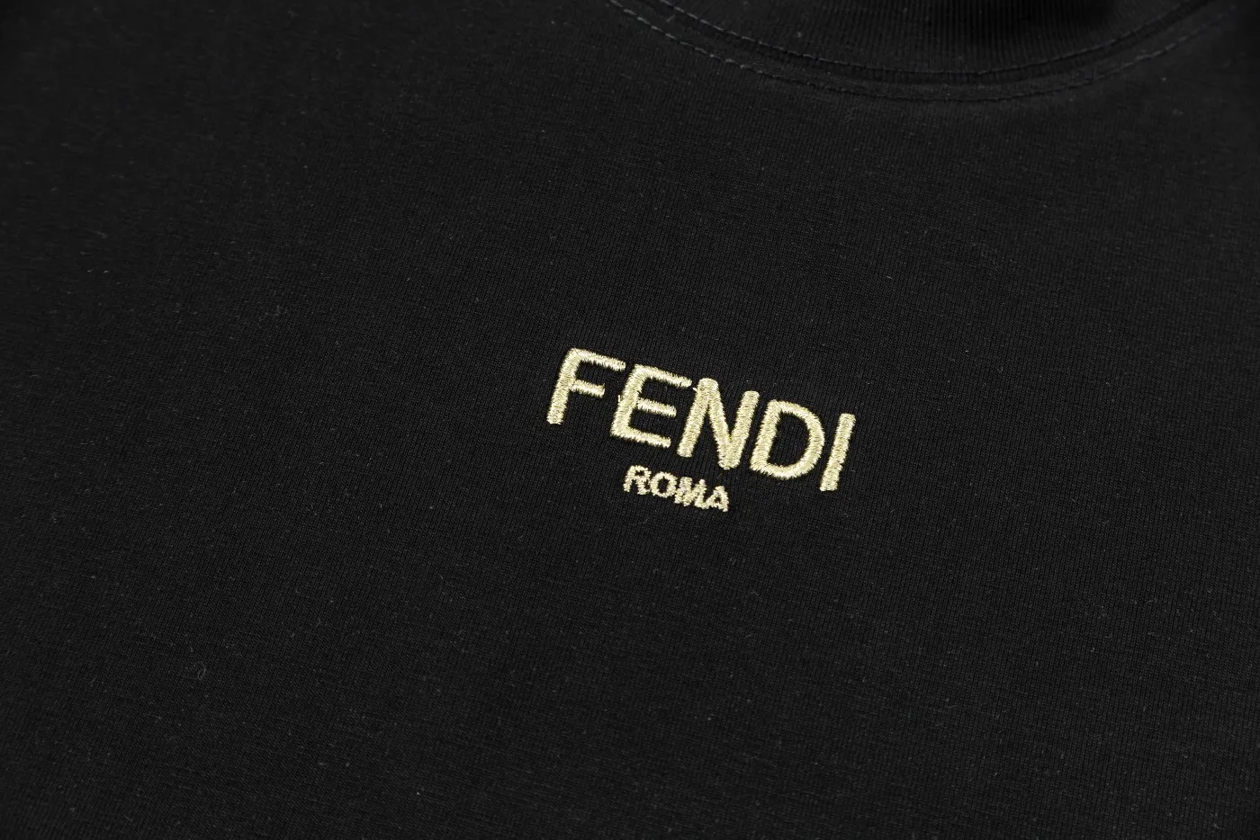 【FENDI公式旗艦店】フェンディ  Tシャツ ご好評に付き再入荷！ 250214