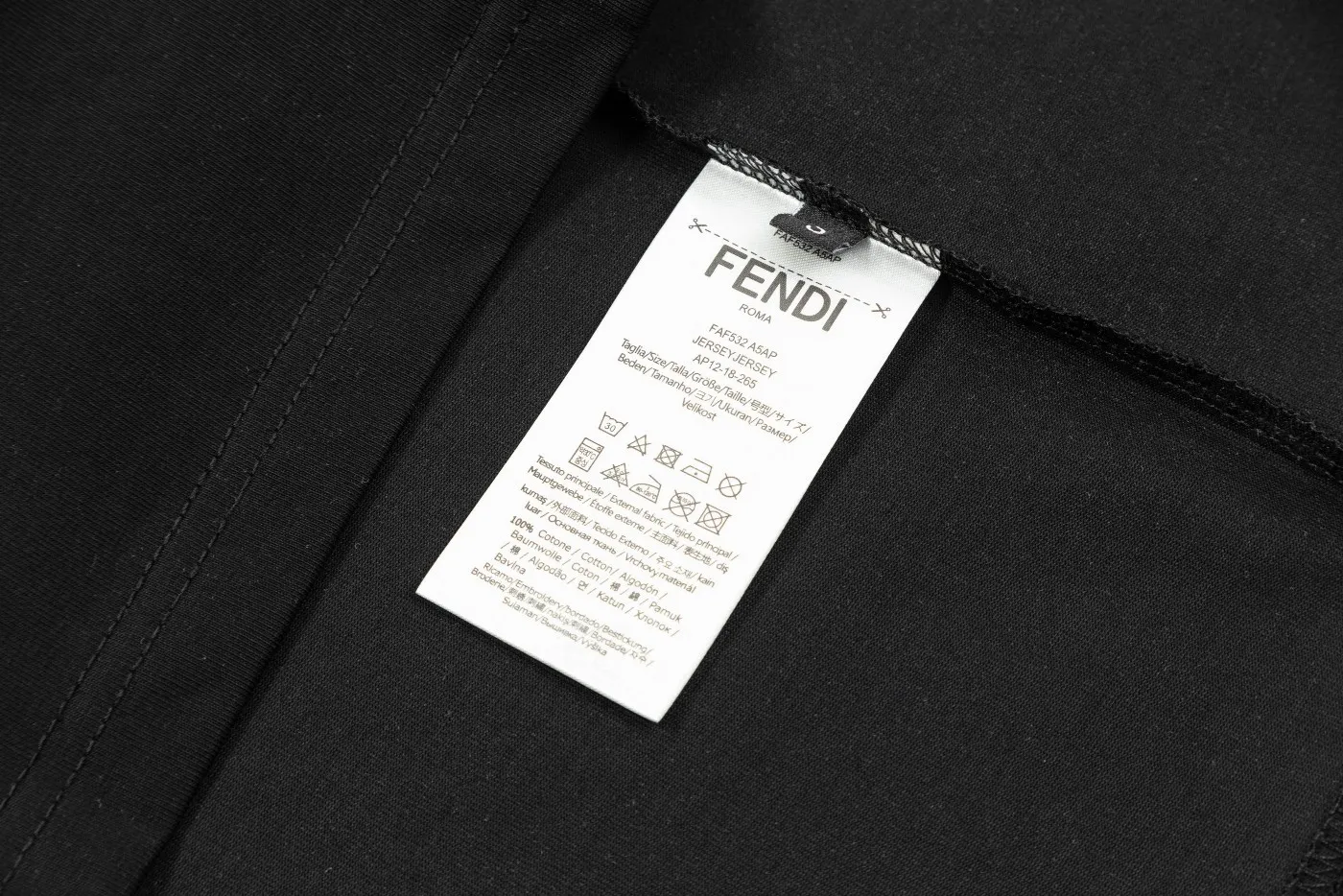 【FENDI公式旗艦店】フェンディ  Tシャツ ご好評に付き再入荷！ 250214
