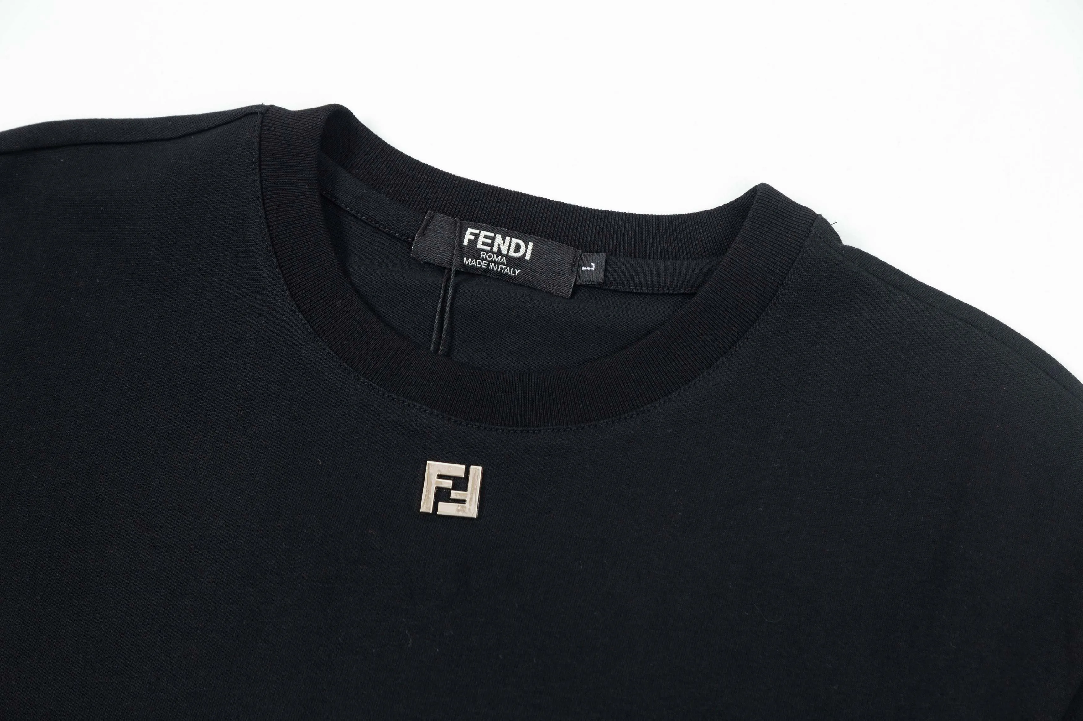 【FENDI公式旗艦店】フェンディ  Tシャツ ご好評に付き再入荷！ 250214
