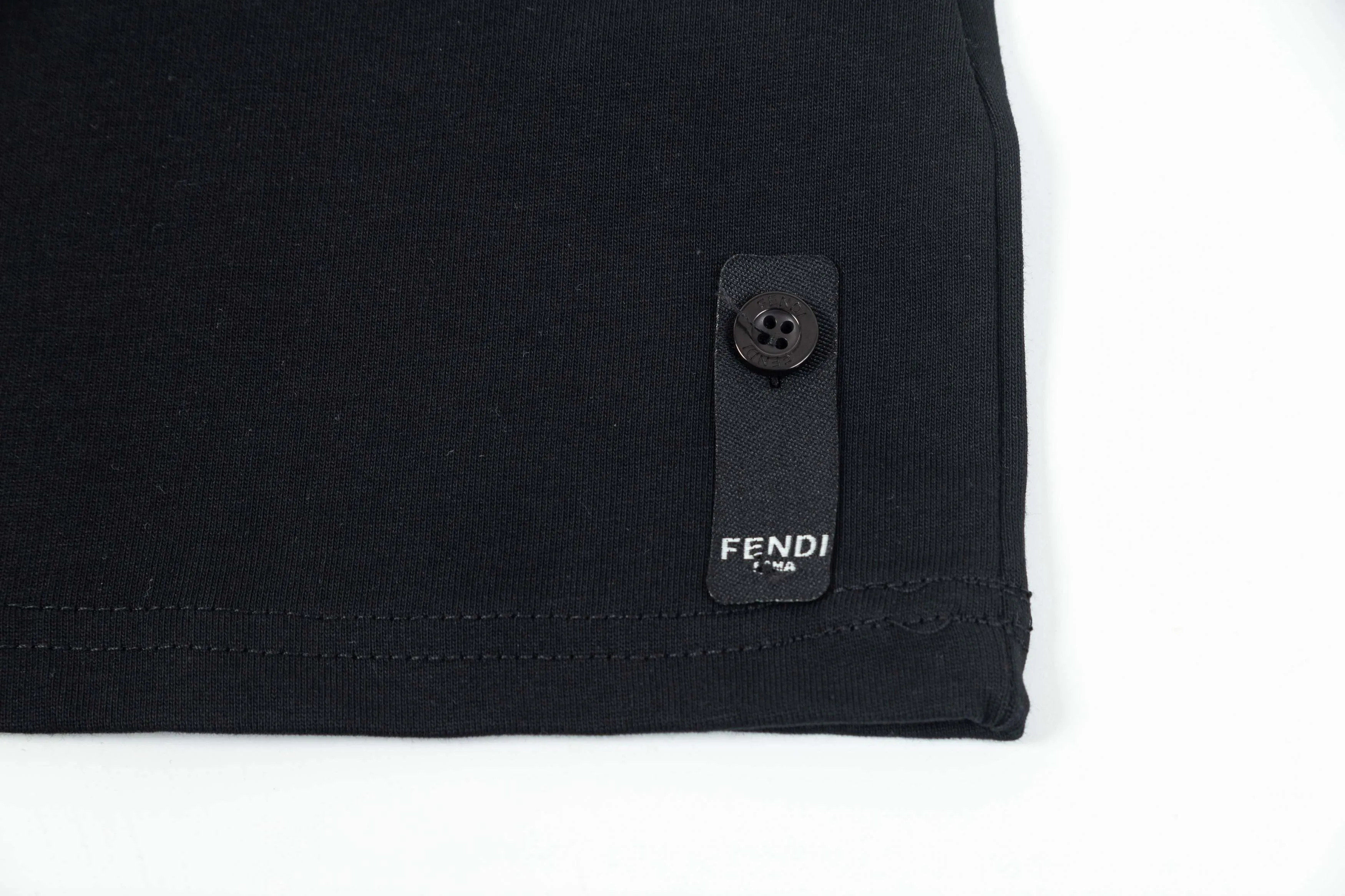 【FENDI公式旗艦店】フェンディ  Tシャツ ご好評に付き再入荷！ 250214
