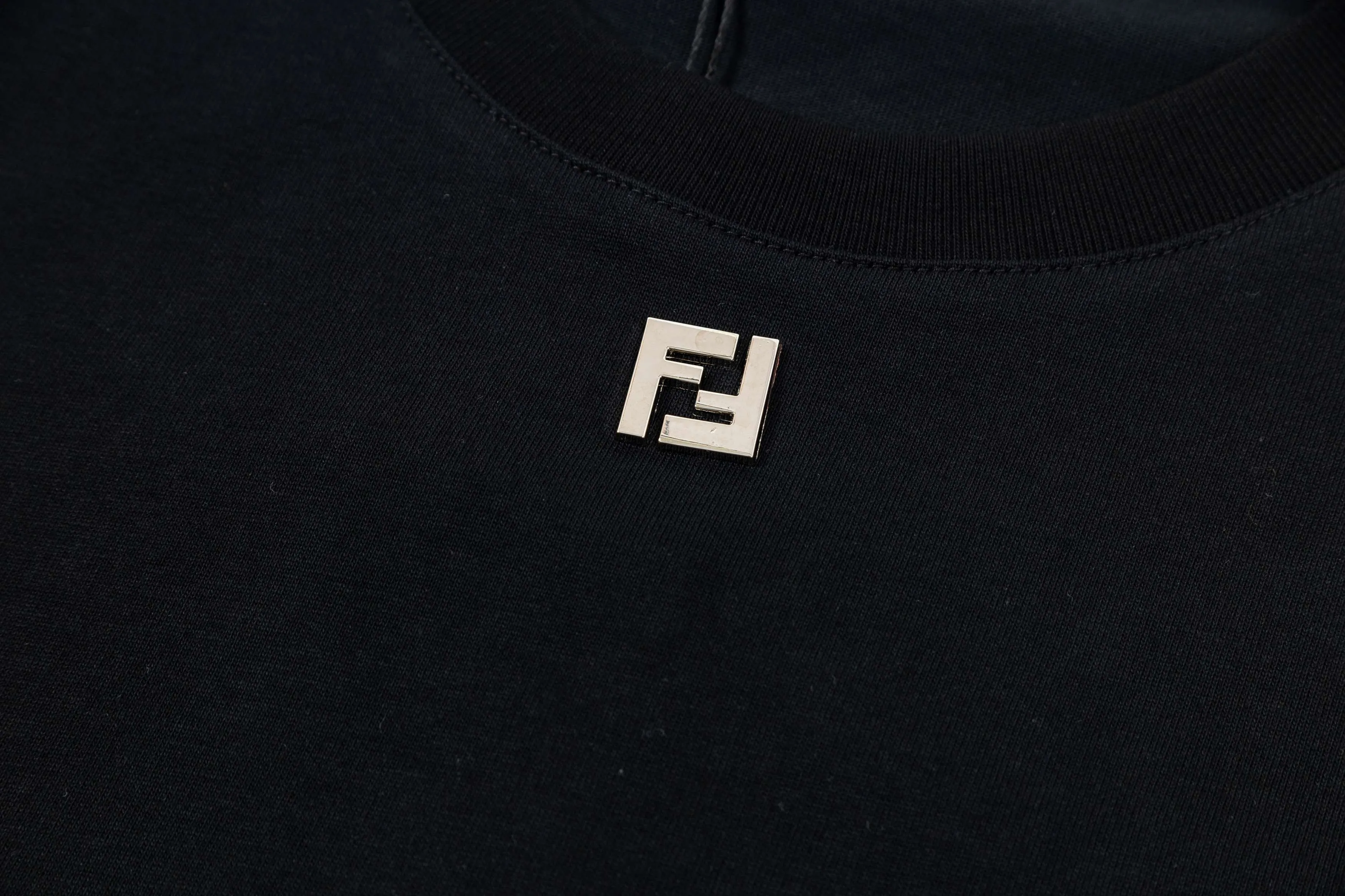 【FENDI公式旗艦店】フェンディ  Tシャツ ご好評に付き再入荷！ 250214