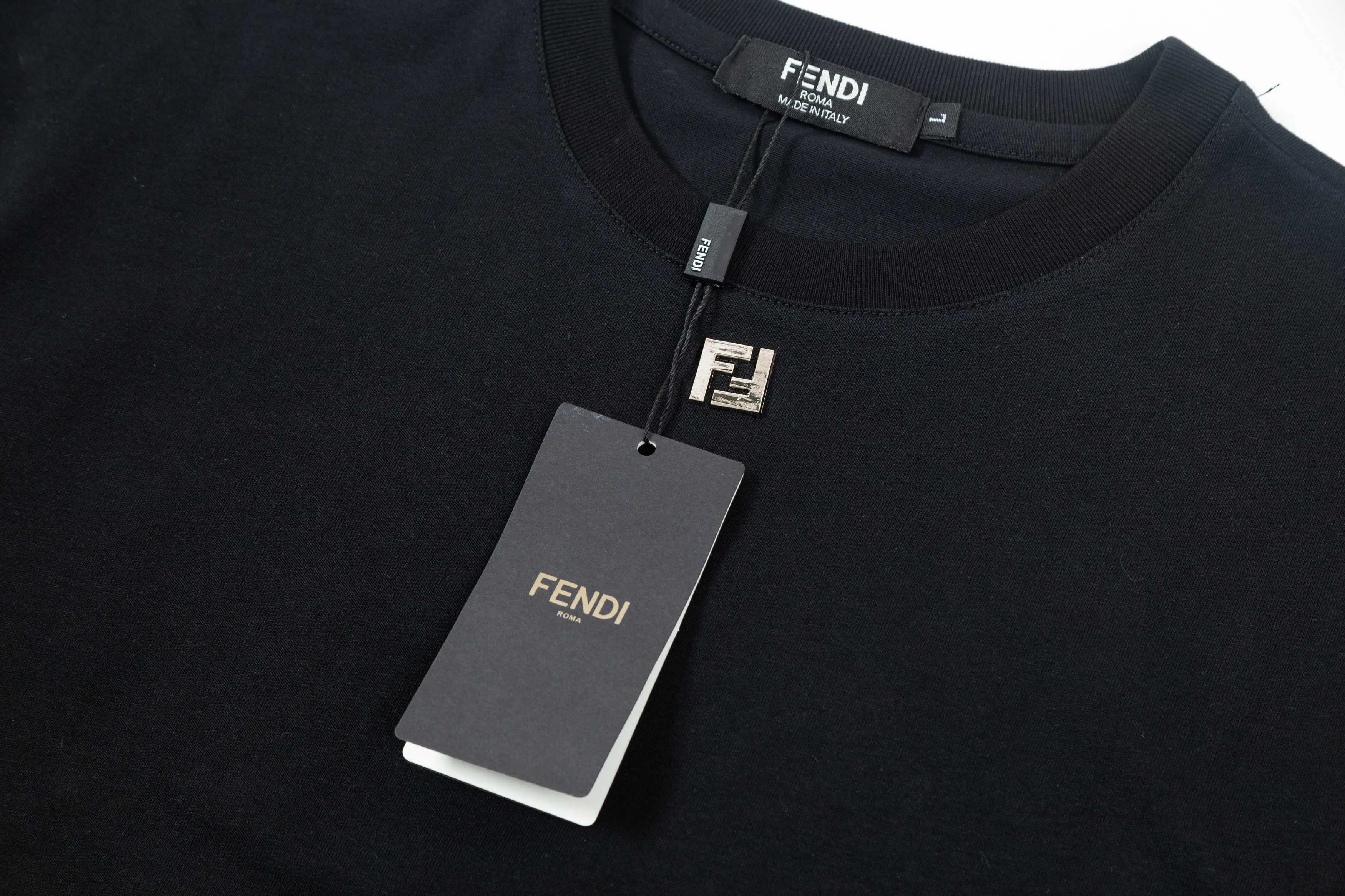 【FENDI公式旗艦店】フェンディ  Tシャツ ご好評に付き再入荷！ 250214