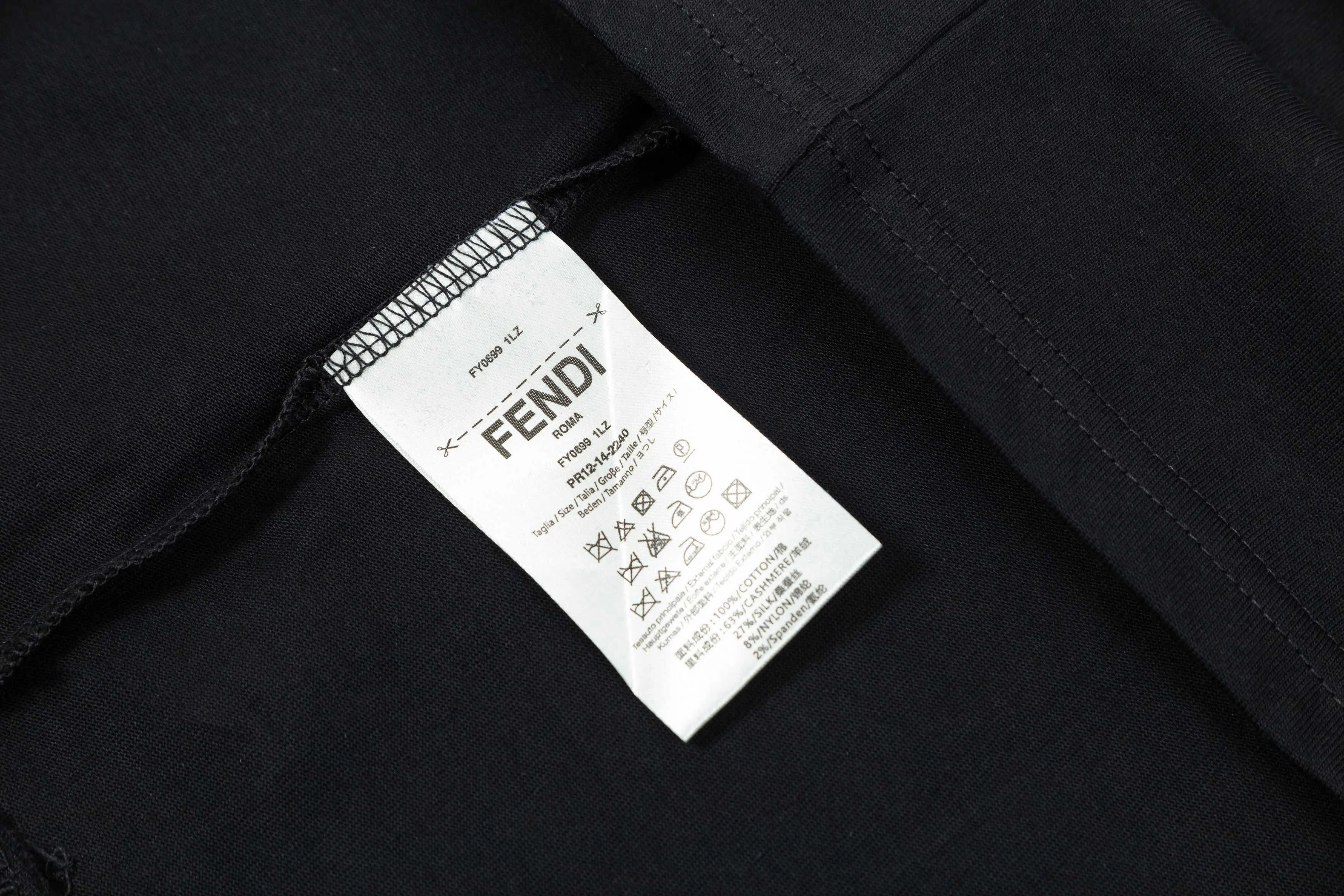 【FENDI公式旗艦店】フェンディ  Tシャツ ご好評に付き再入荷！ 250214