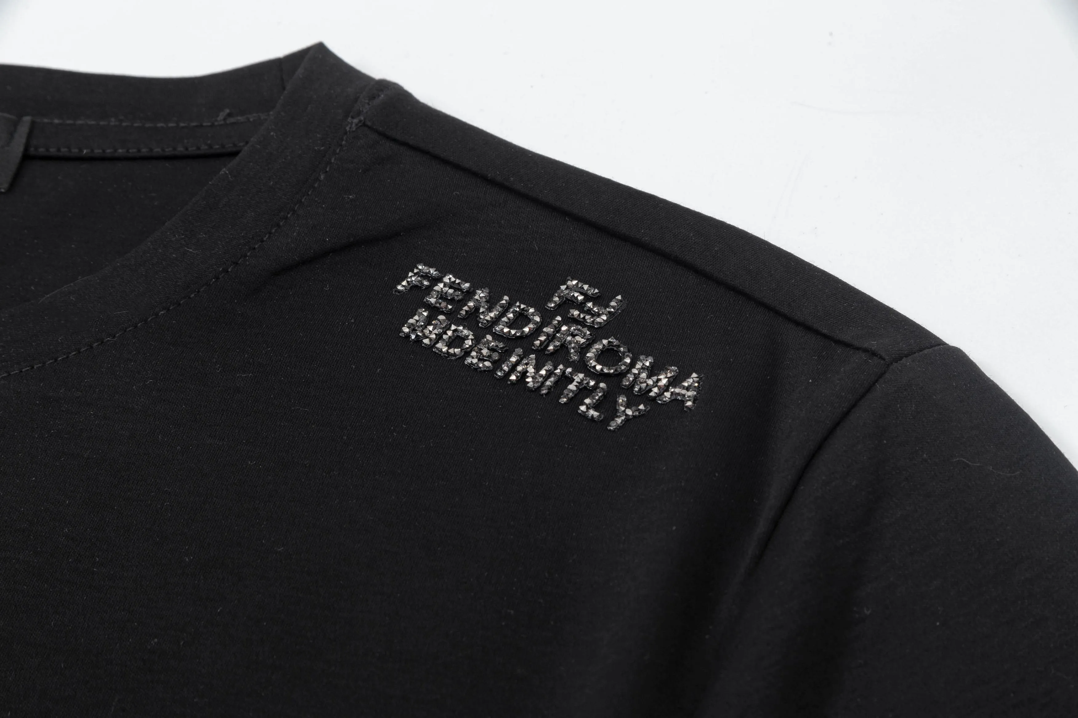 【FENDI公式旗艦店】フェンディ  Tシャツ ご好評に付き再入荷！ 250214