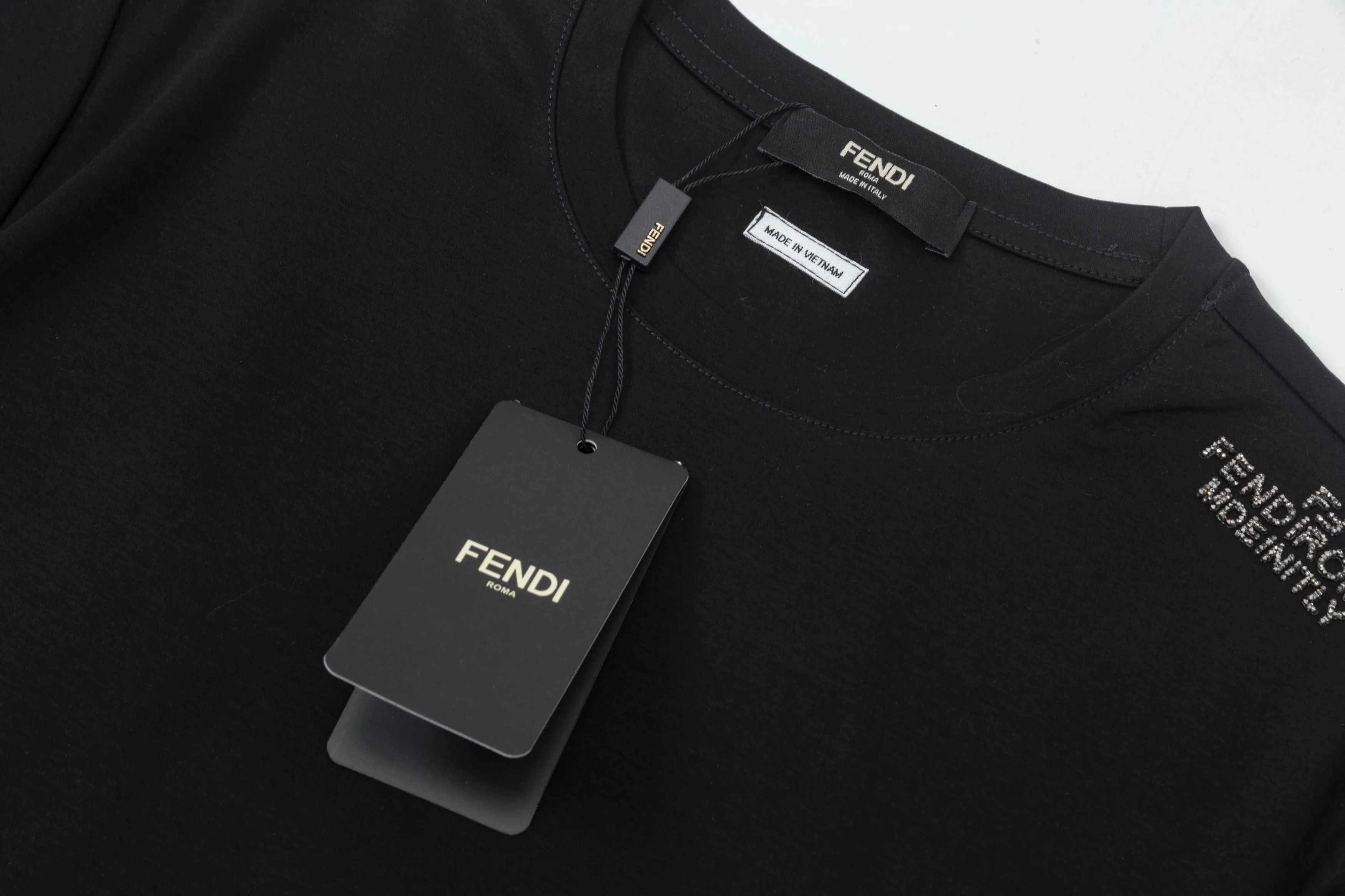 【FENDI公式旗艦店】フェンディ  Tシャツ ご好評に付き再入荷！ 250214