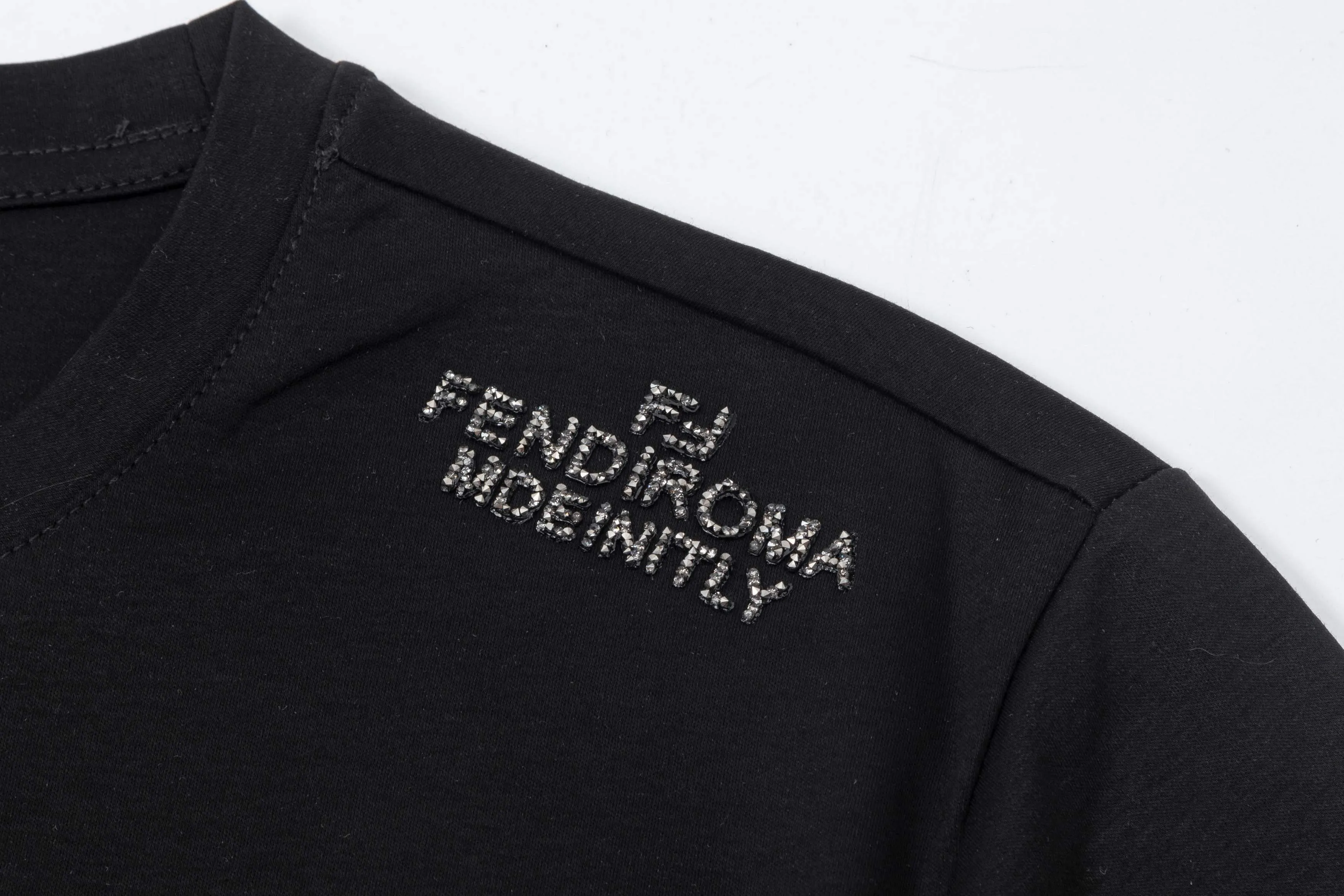 【FENDI公式旗艦店】フェンディ  Tシャツ ご好評に付き再入荷！ 250214