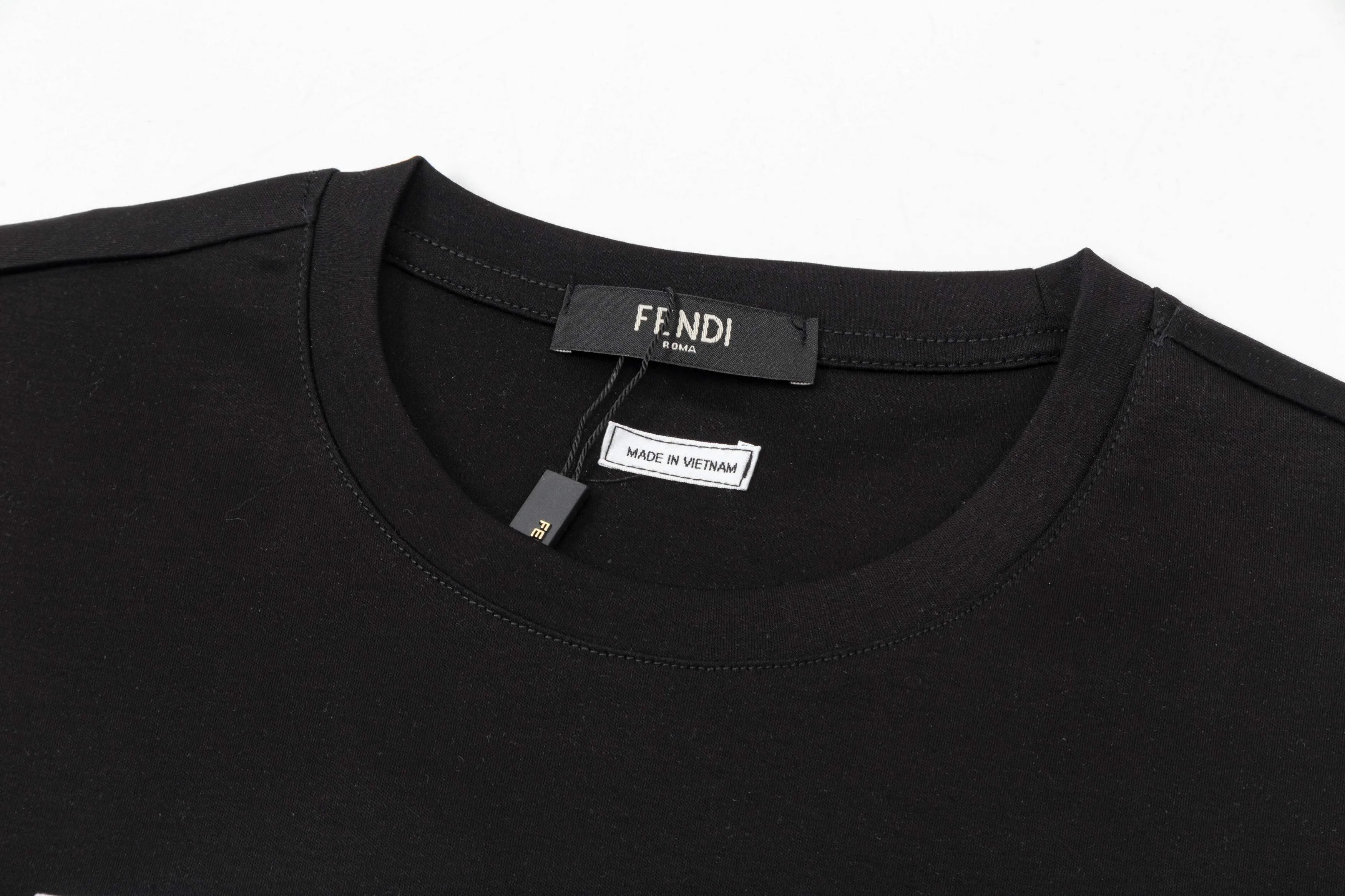【FENDI公式旗艦店】フェンディ  Tシャツ ご好評に付き再入荷！ 250214