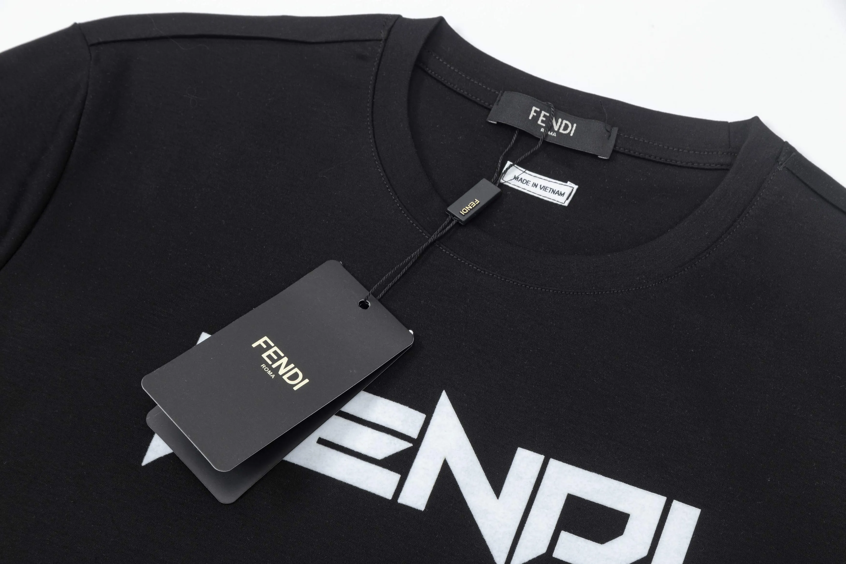 【FENDI公式旗艦店】フェンディ  Tシャツ ご好評に付き再入荷！ 250214