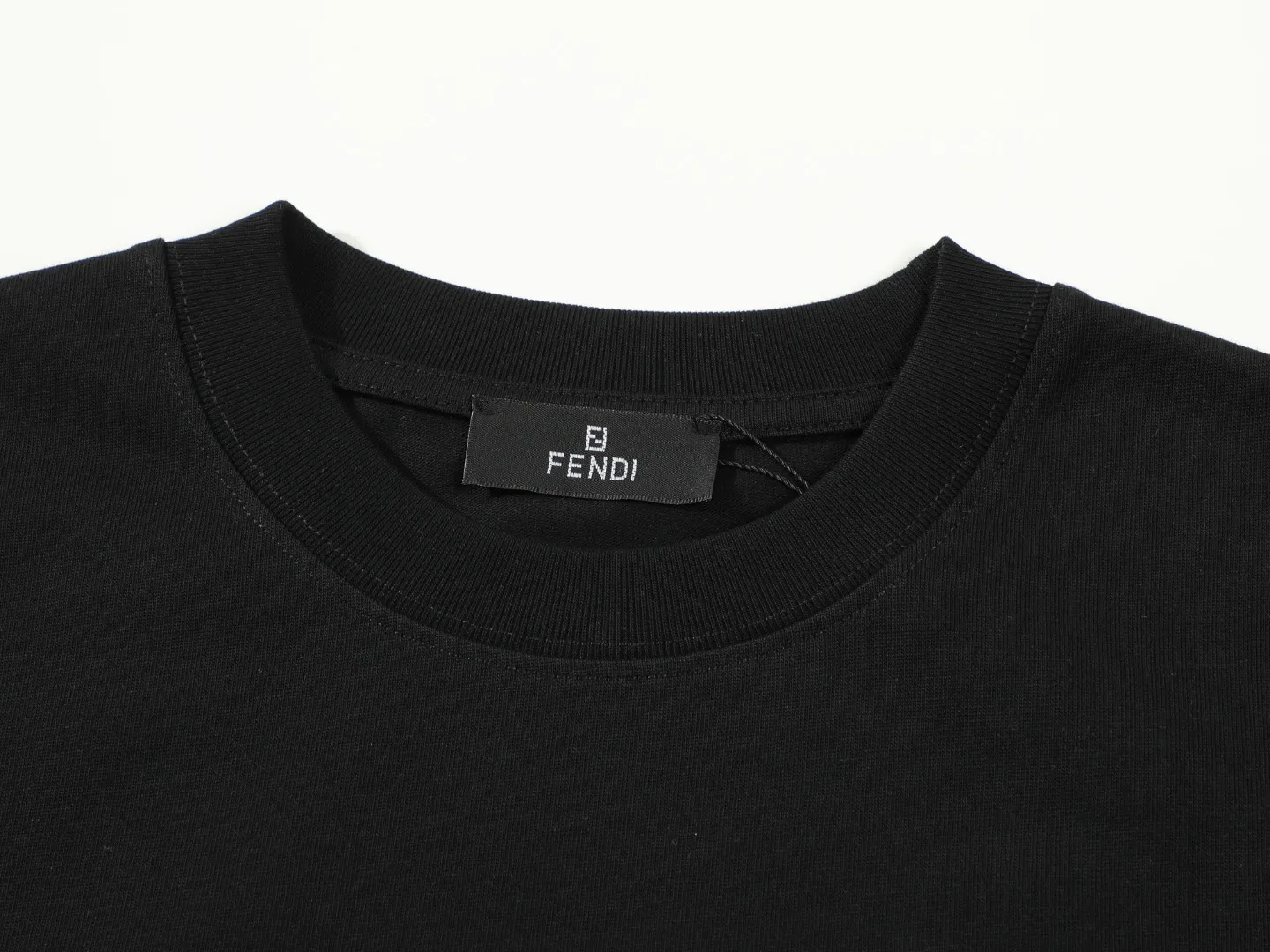 【FENDI公式旗艦店】フェンディ  Tシャツ ご好評に付き再入荷！ 250214