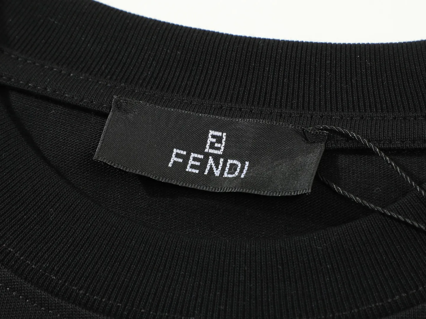 【FENDI公式旗艦店】フェンディ  Tシャツ ご好評に付き再入荷！ 250214