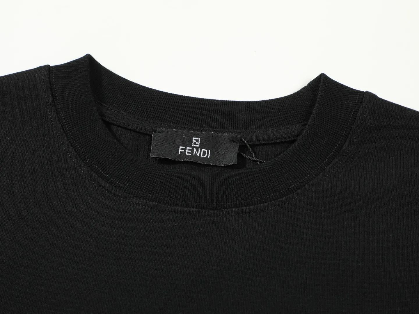 【FENDI公式旗艦店】フェンディ  Tシャツ ご好評に付き再入荷！ 250214