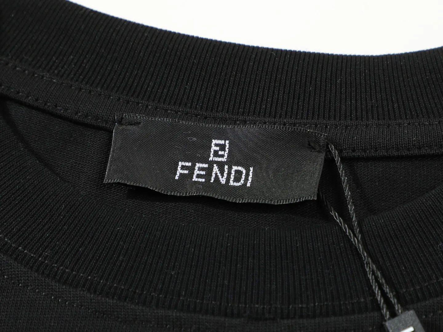 【FENDI公式旗艦店】フェンディ  Tシャツ ご好評に付き再入荷！ 250214