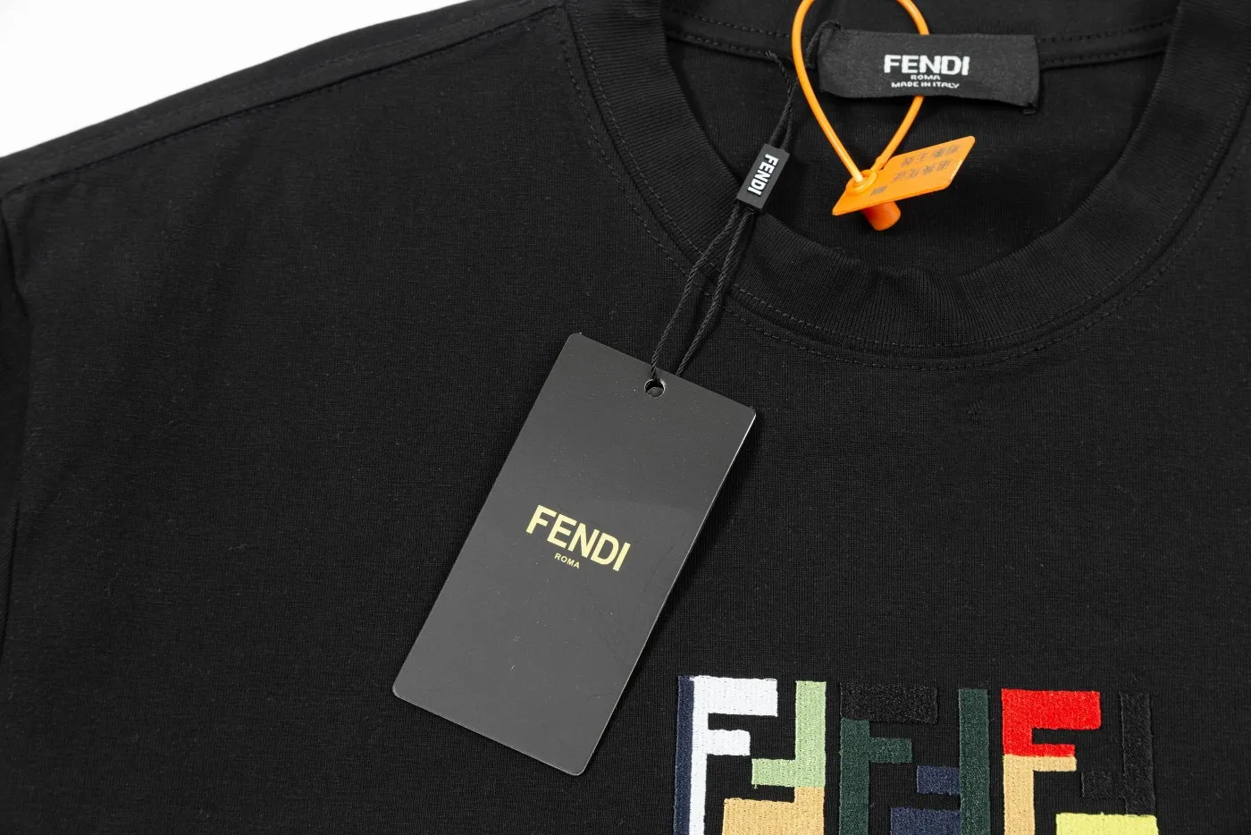 【FENDI公式旗艦店】フェンディ  Tシャツ ご好評に付き再入荷！ 250214