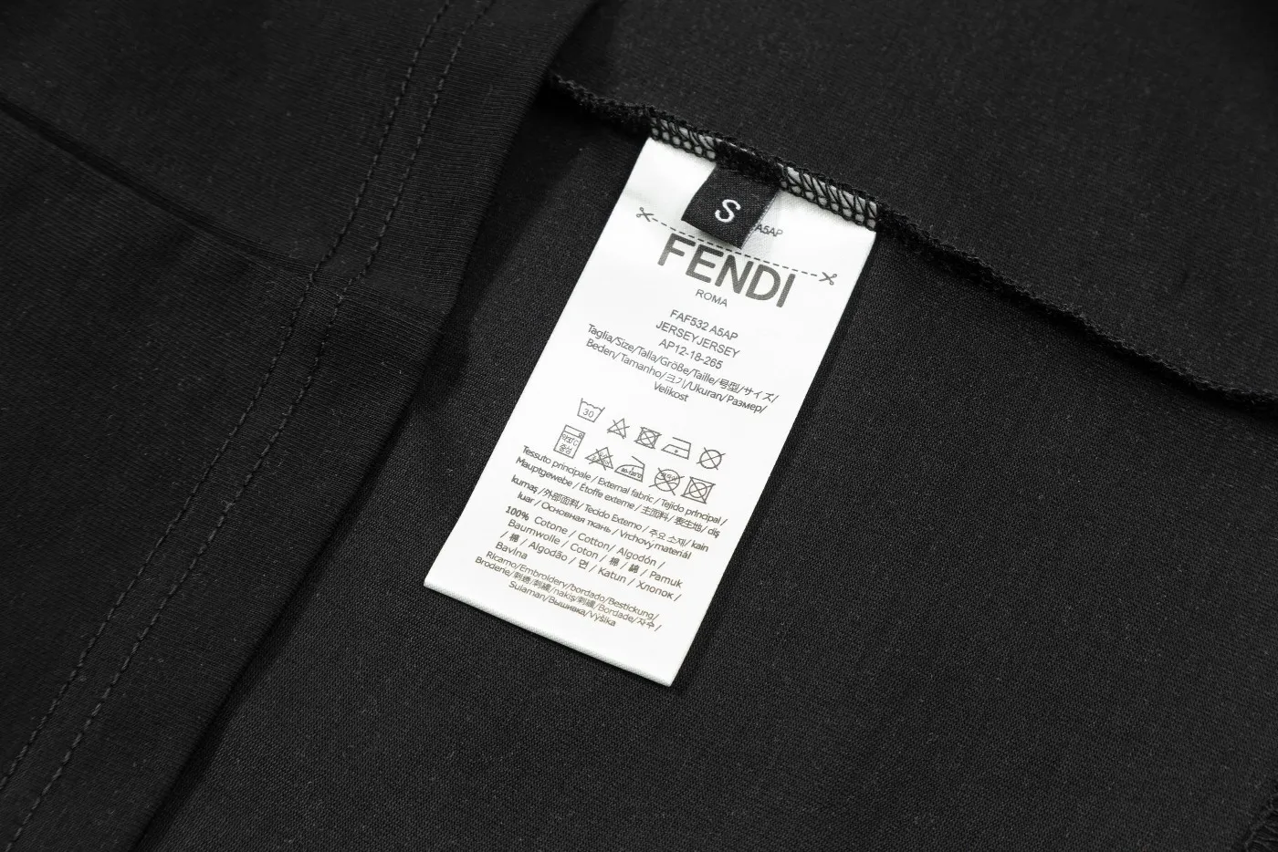 【FENDI公式旗艦店】フェンディ  Tシャツ ご好評に付き再入荷！ 250214