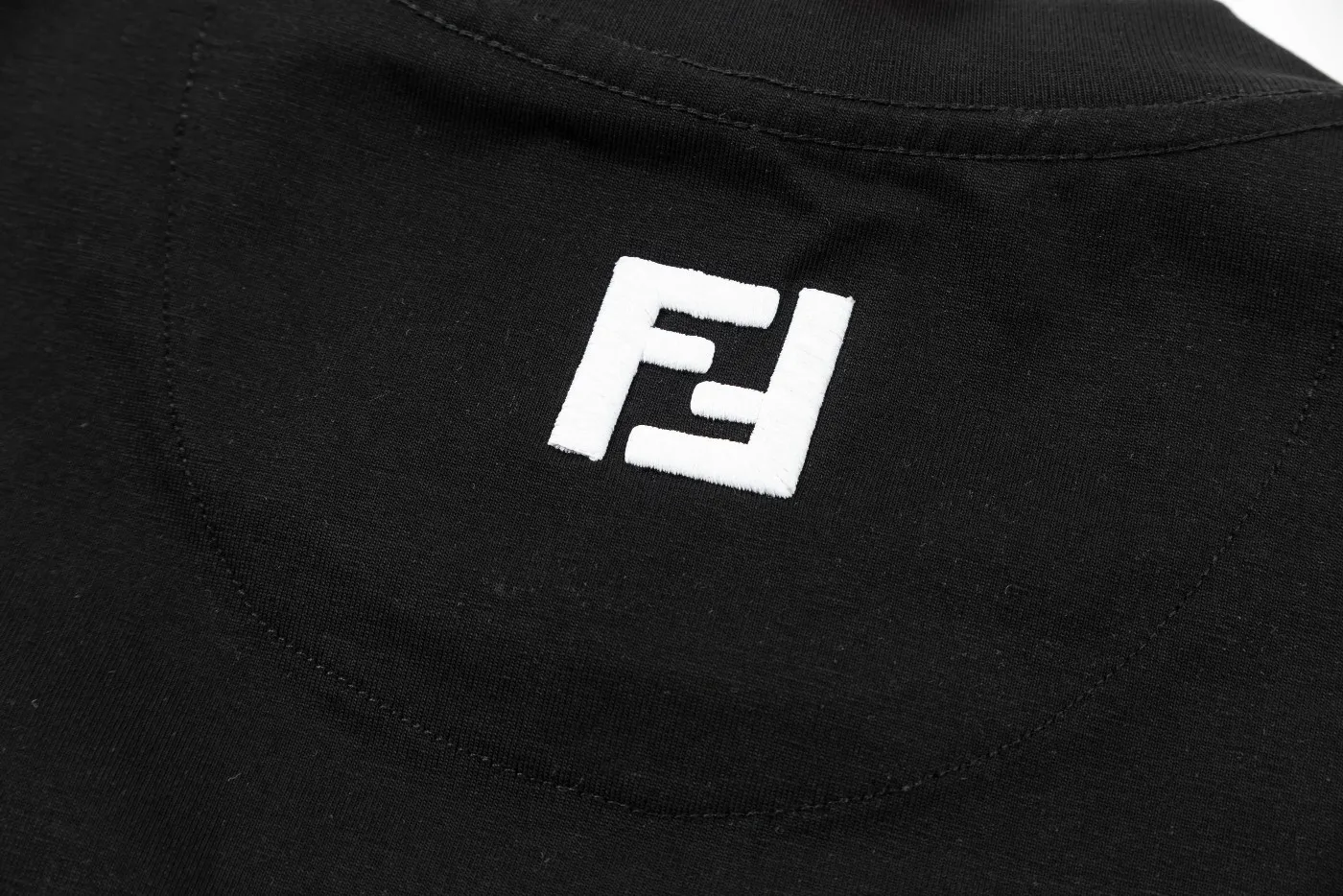 【FENDI公式旗艦店】フェンディ  Tシャツ ご好評に付き再入荷！ 250214