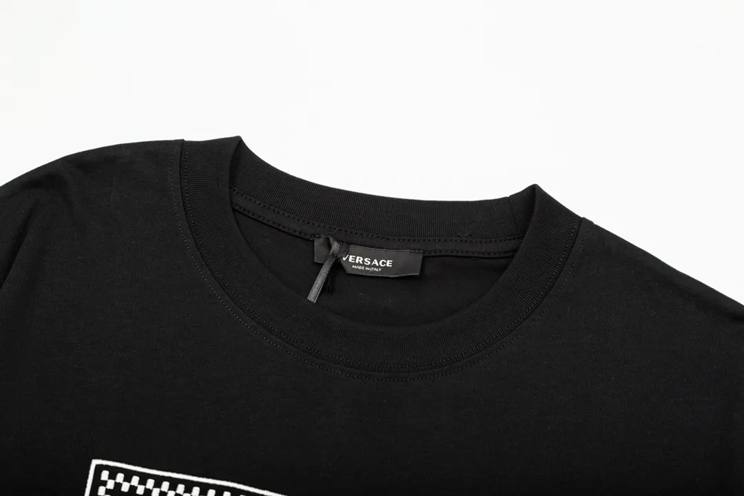 【VERSACE  公式旗艦店】ヴェルサーチ  Tシャツ ご好評に付き再入荷！250218
