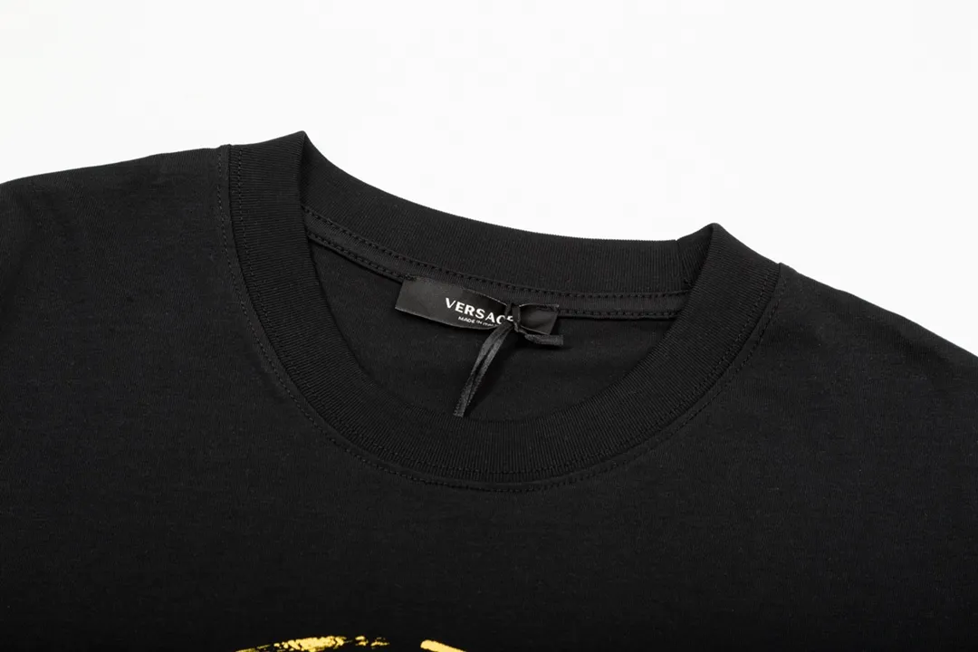 【VERSACE  公式旗艦店】ヴェルサーチ  Tシャツ ご好評に付き再入荷！250218