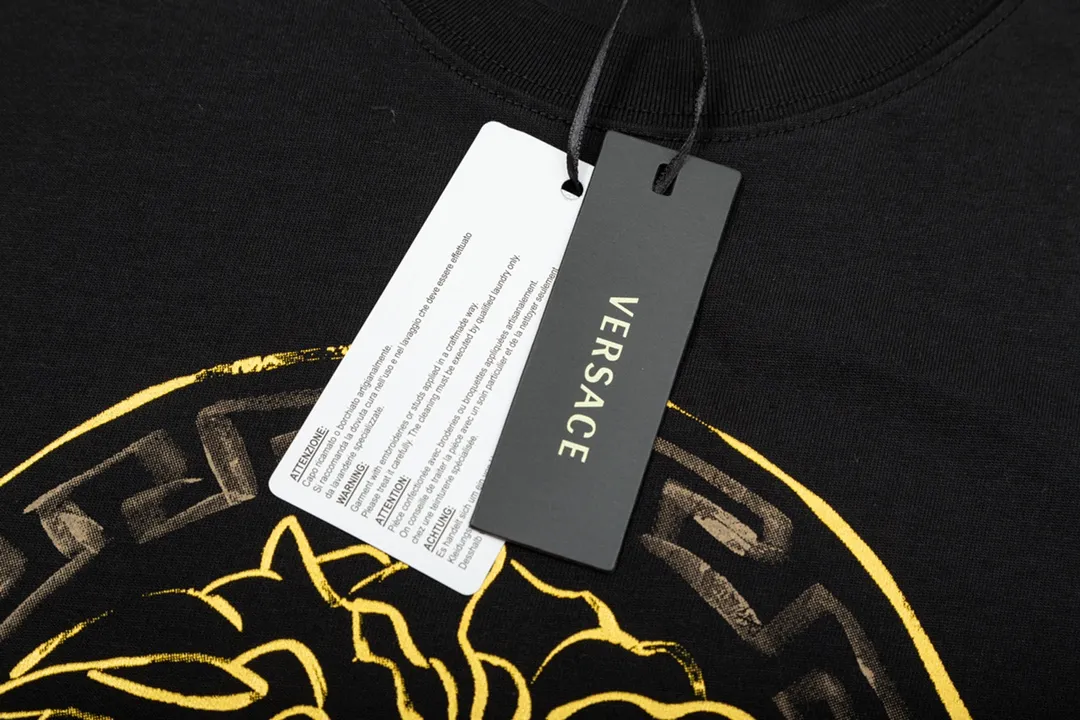 【VERSACE  公式旗艦店】ヴェルサーチ  Tシャツ ご好評に付き再入荷！250218