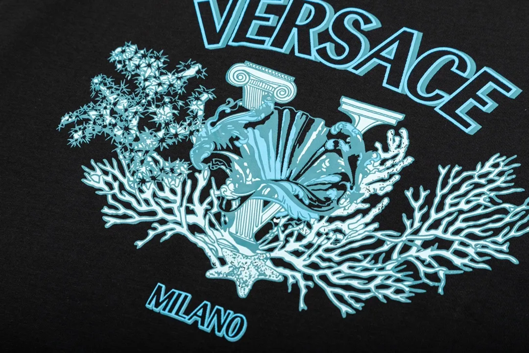 【VERSACE  公式旗艦店】ヴェルサーチ  Tシャツ ご好評に付き再入荷！250218